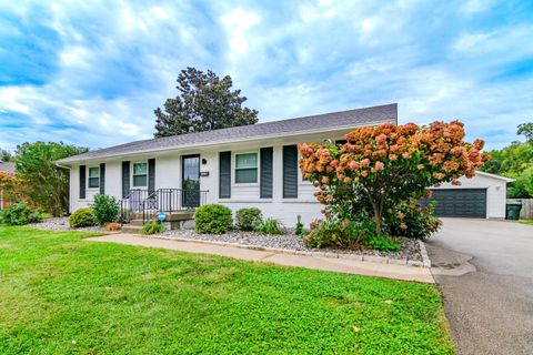 Photo of 1016 Lane Allen Road, Lexington, KY 40504 (MLS # 25502465)