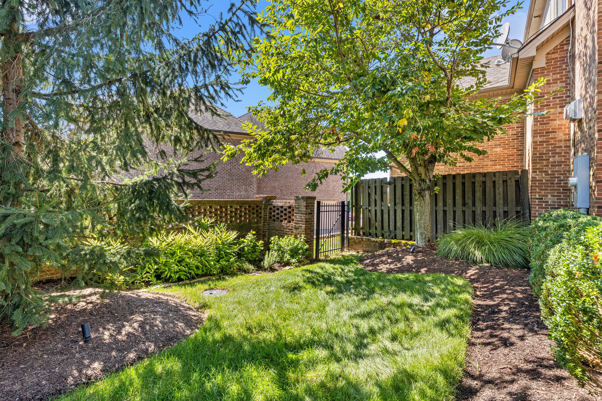 Lexington, Kentucky 40513, United States, 4 Bedrooms Bedrooms, ,5 BathroomsBathrooms,Residential,Active,85346