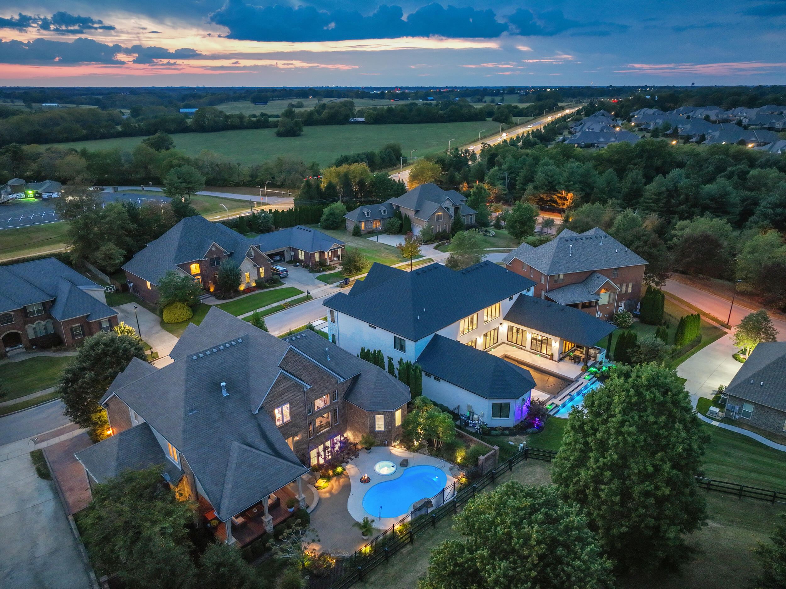 Lexington, Kentucky 40513, United States, 4 Bedrooms Bedrooms, ,5 BathroomsBathrooms,Residential,Active,85346