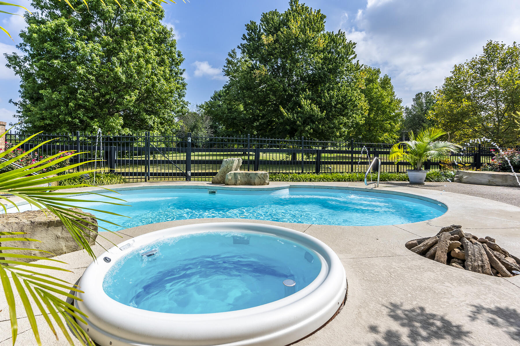 Lexington, Kentucky 40513, United States, 4 Bedrooms Bedrooms, ,5 BathroomsBathrooms,Residential,Active,85346