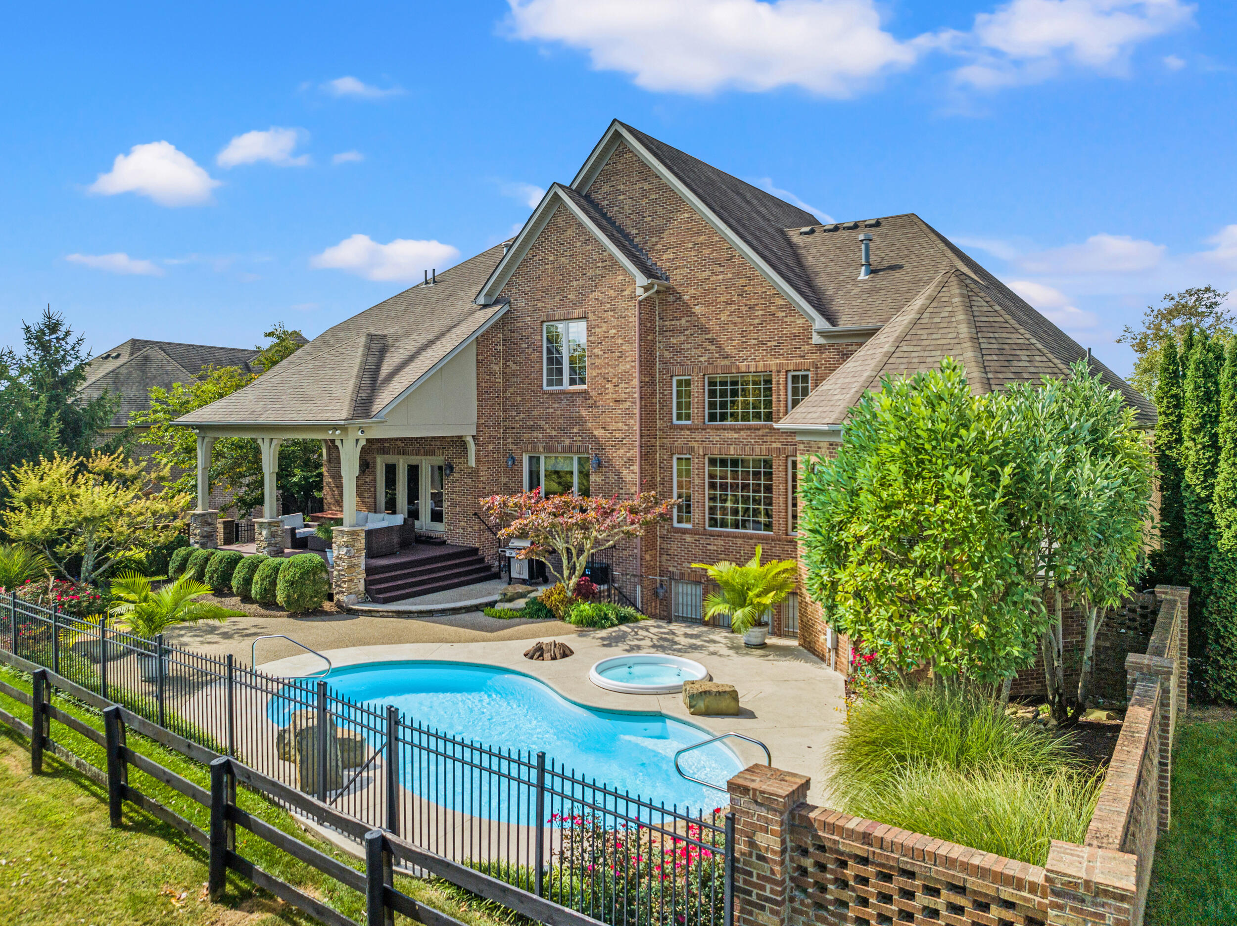 Lexington, Kentucky 40513, United States, 4 Bedrooms Bedrooms, ,5 BathroomsBathrooms,Residential,Active,85346