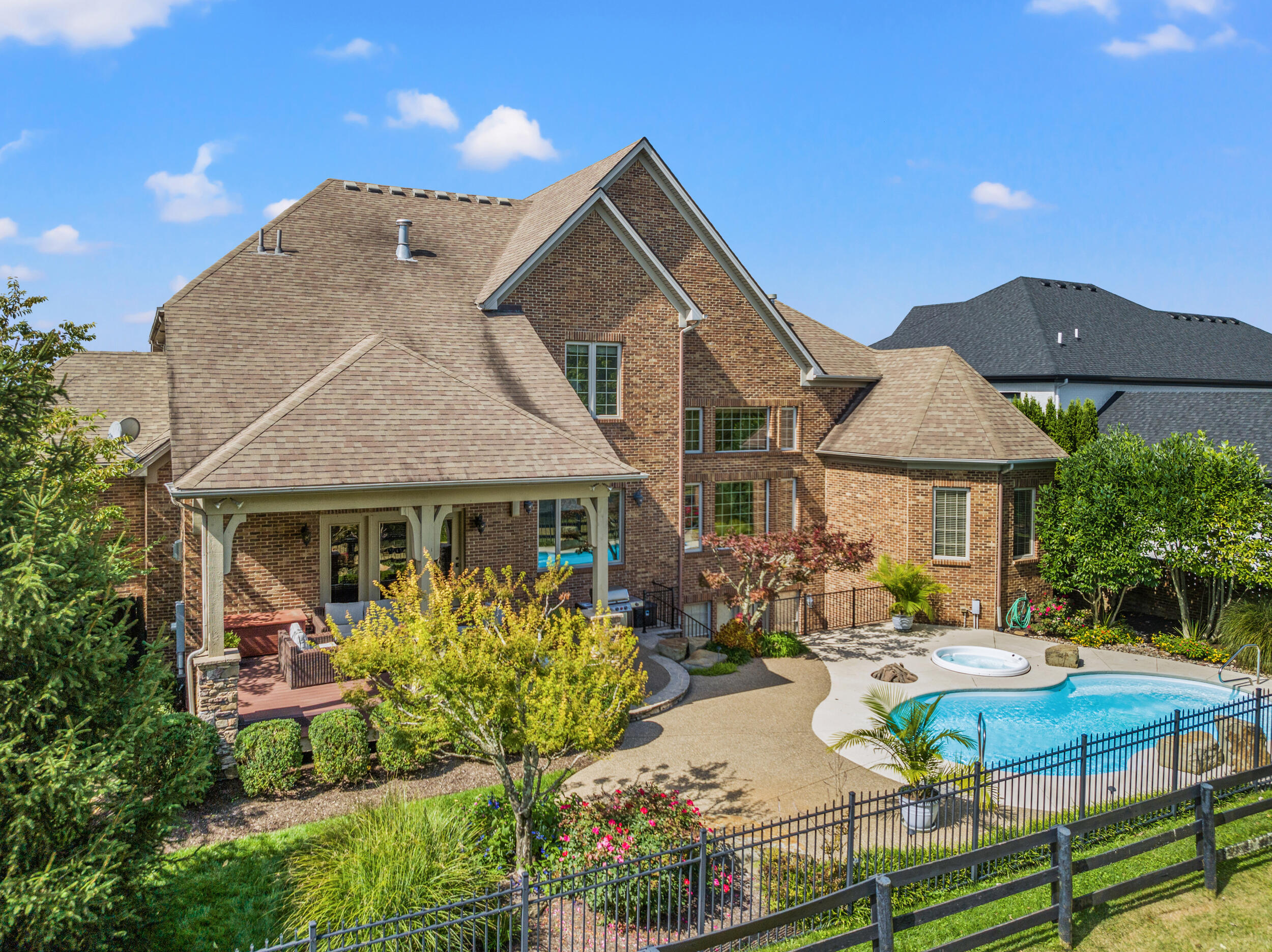 Lexington, Kentucky 40513, United States, 4 Bedrooms Bedrooms, ,5 BathroomsBathrooms,Residential,Active,85346