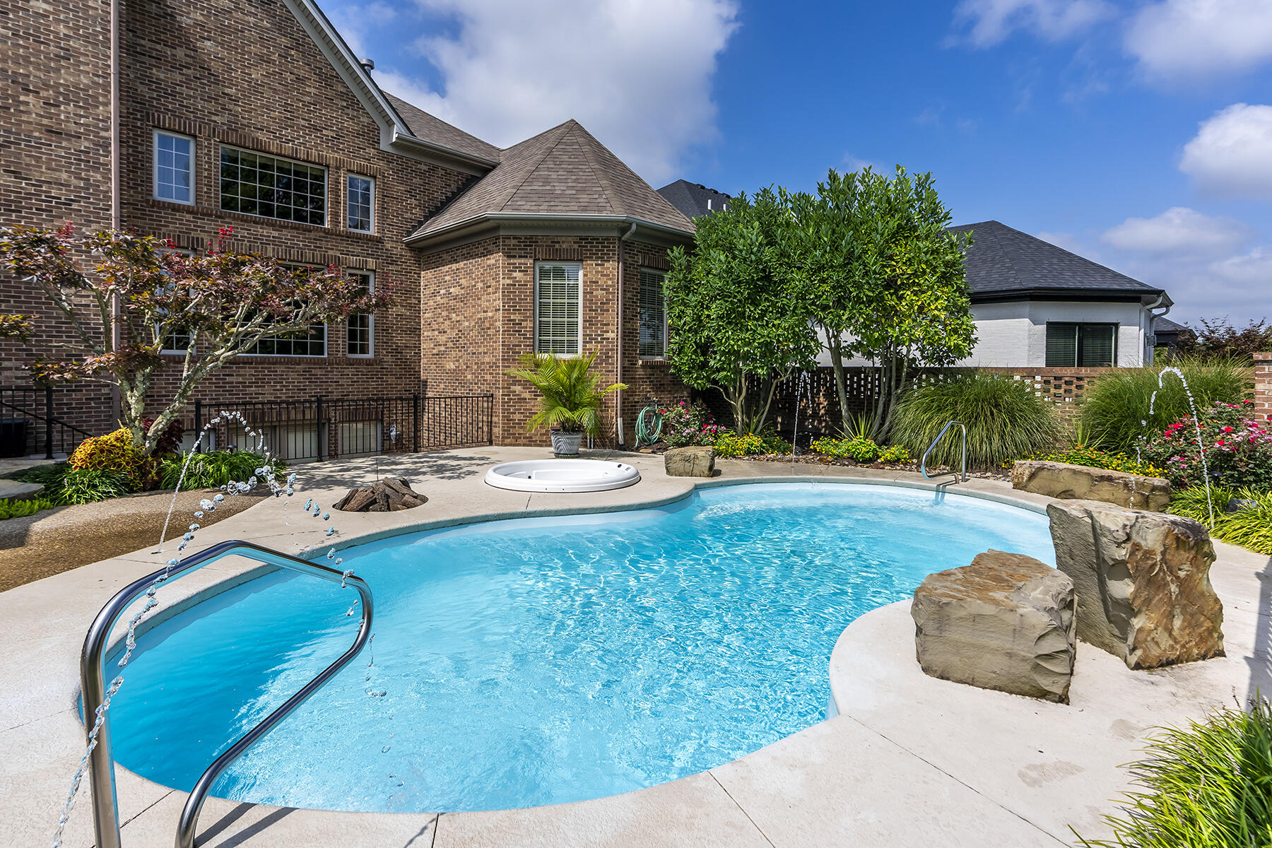 Lexington, Kentucky 40513, United States, 4 Bedrooms Bedrooms, ,5 BathroomsBathrooms,Residential,Active,85346