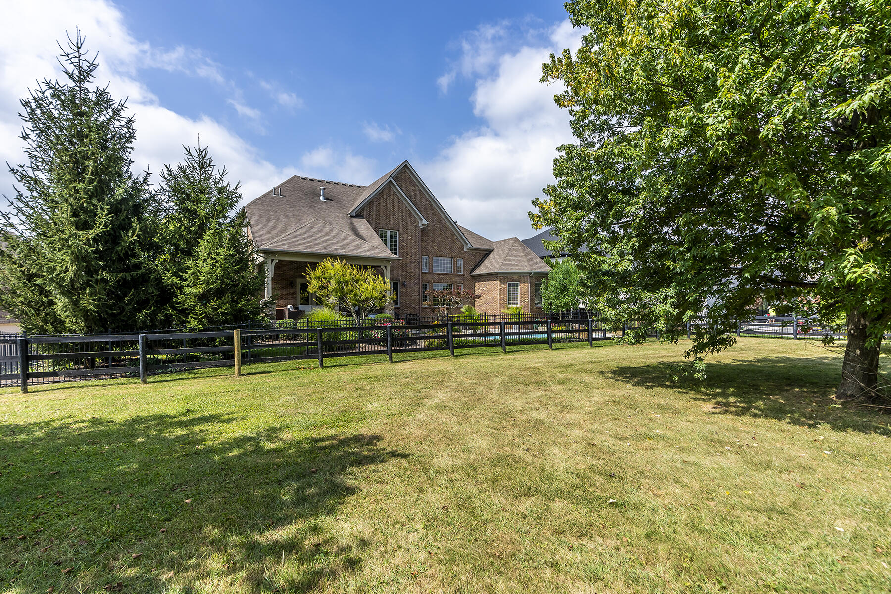 Lexington, Kentucky 40513, United States, 4 Bedrooms Bedrooms, ,5 BathroomsBathrooms,Residential,Active,85346