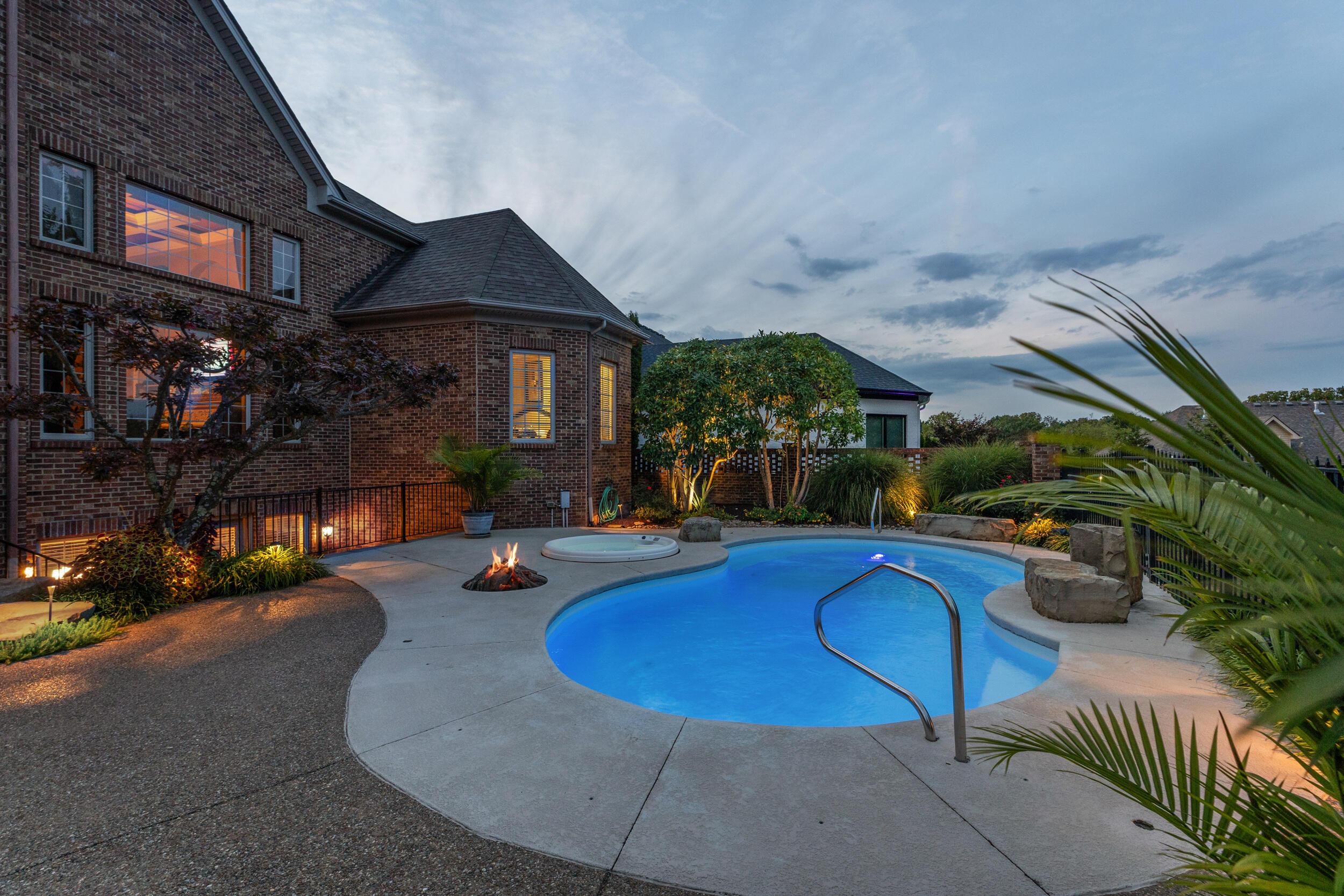 Lexington, Kentucky 40513, United States, 4 Bedrooms Bedrooms, ,5 BathroomsBathrooms,Residential,Active,85346