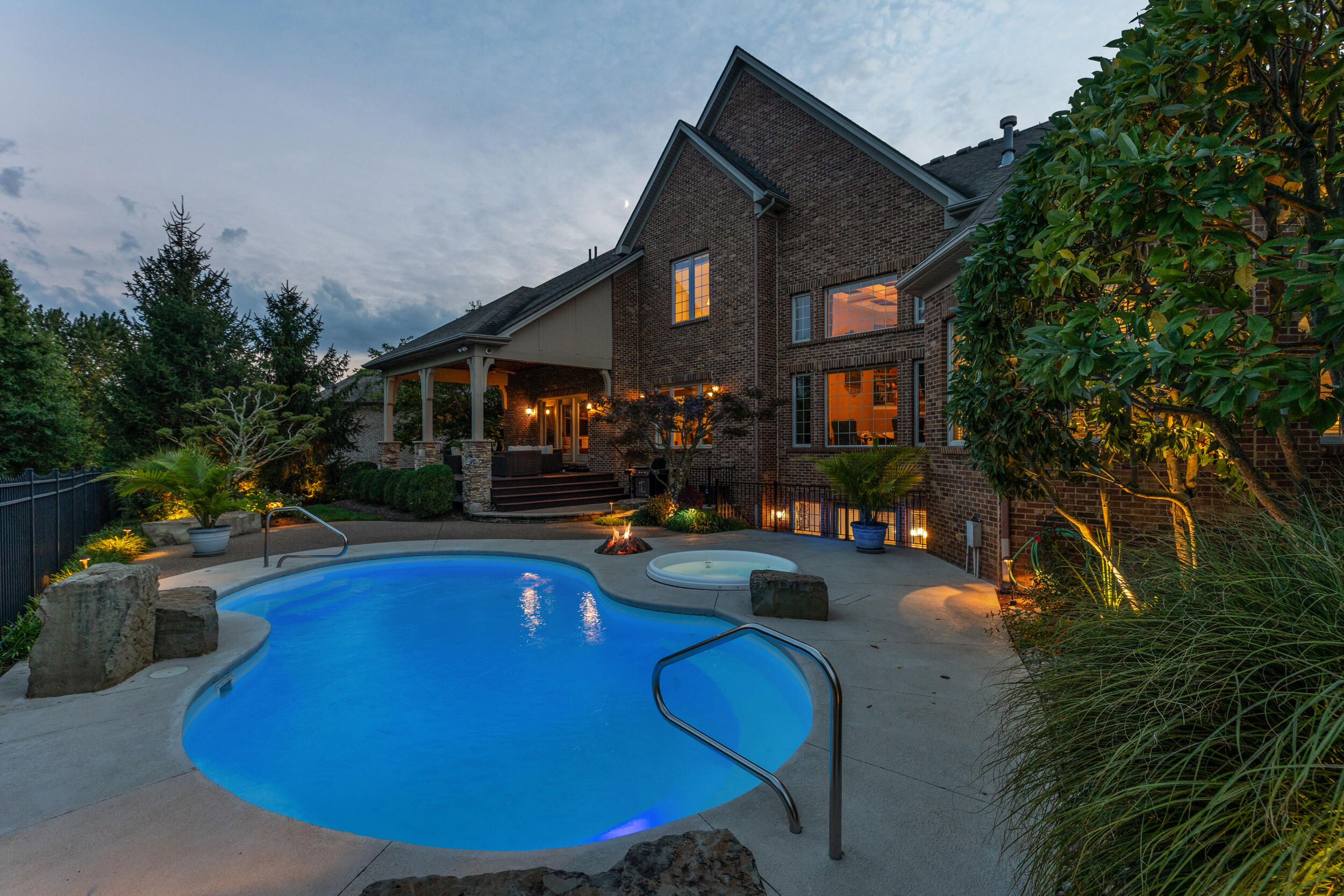 Lexington, Kentucky 40513, United States, 4 Bedrooms Bedrooms, ,5 BathroomsBathrooms,Residential,Active,85346