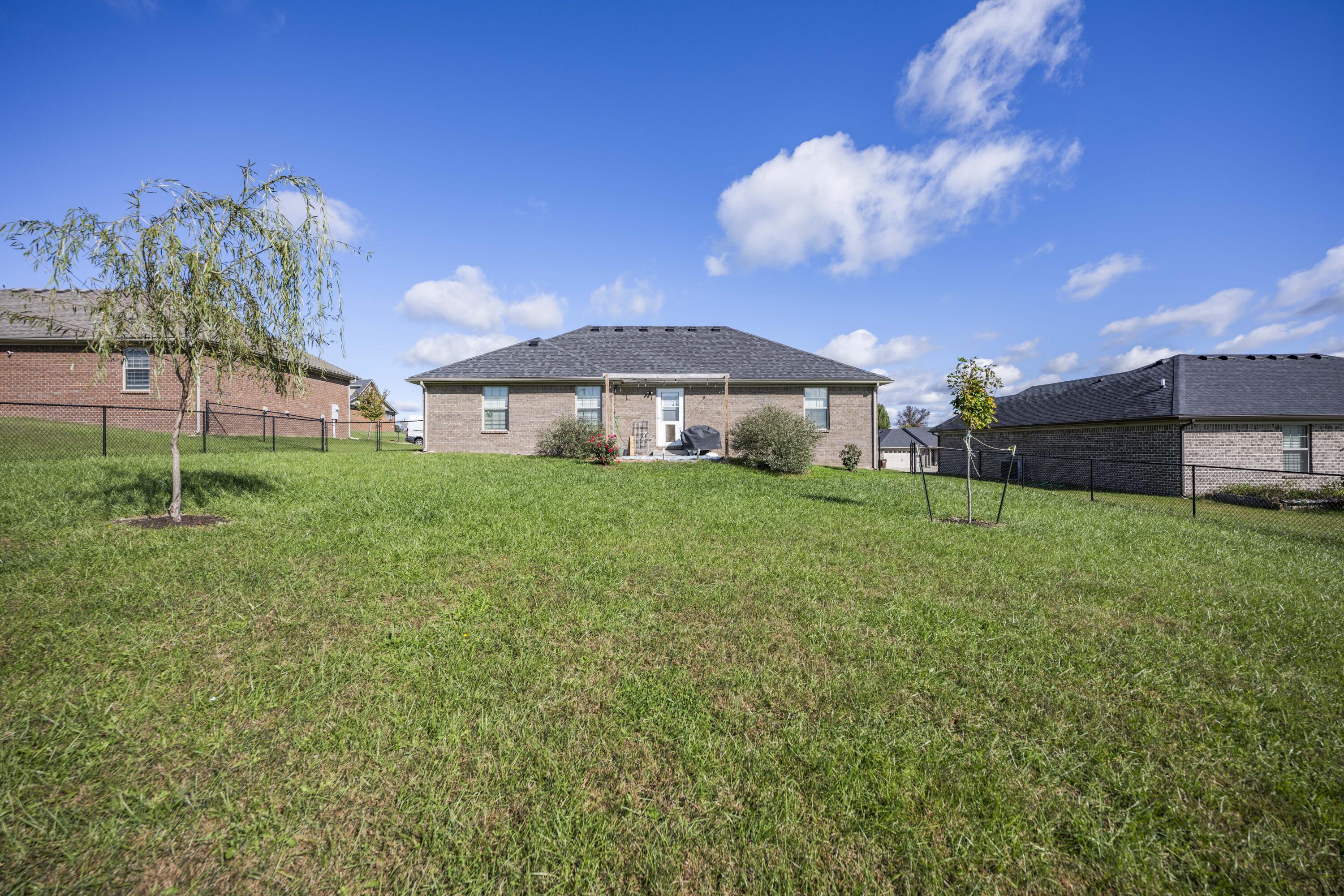 Richmond, Kentucky 40475, United States, 3 Bedrooms Bedrooms, ,2 BathroomsBathrooms,Residential,Active,36109