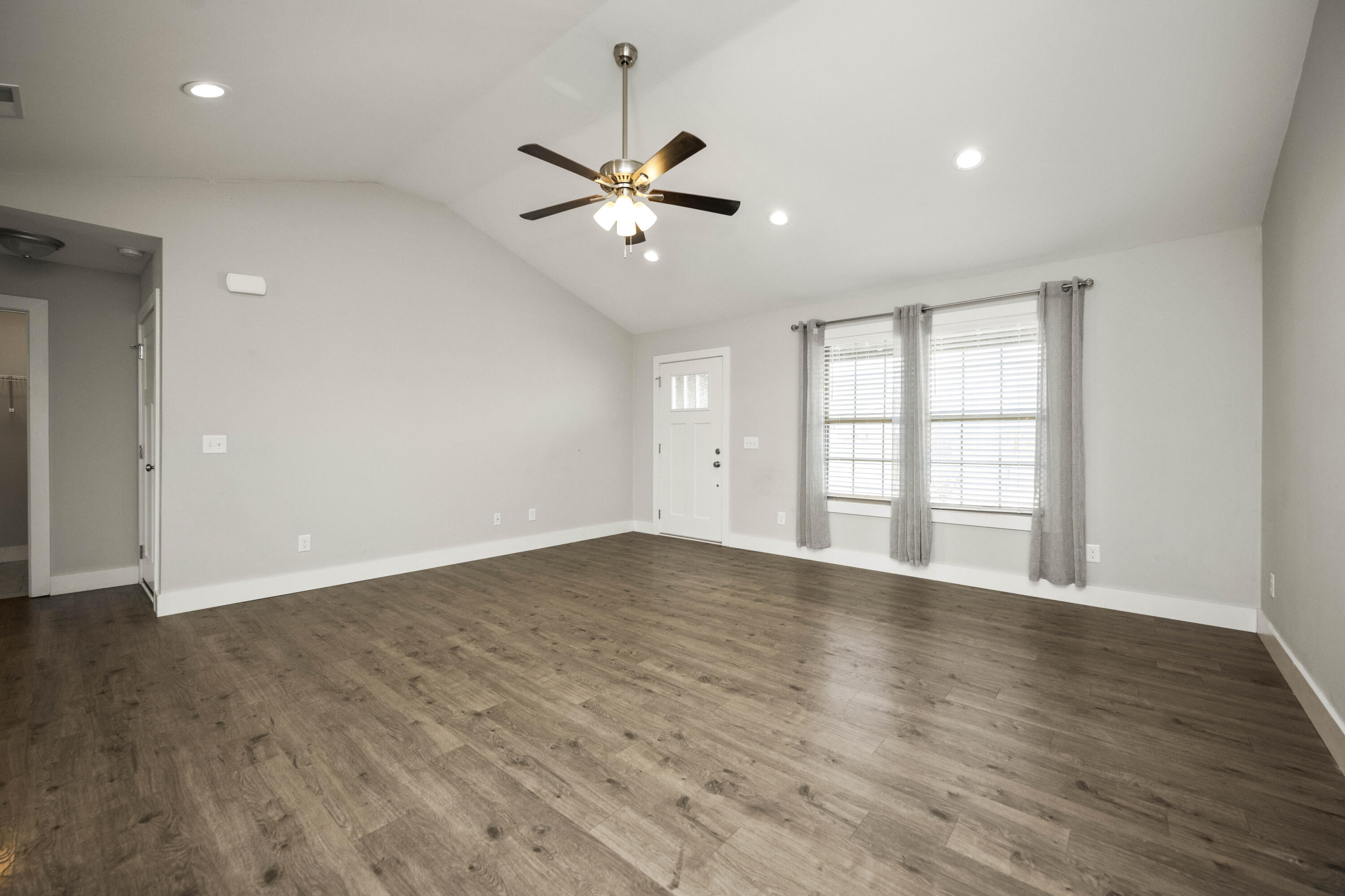 Richmond, Kentucky 40475, United States, 3 Bedrooms Bedrooms, ,2 BathroomsBathrooms,Residential,Active,36109