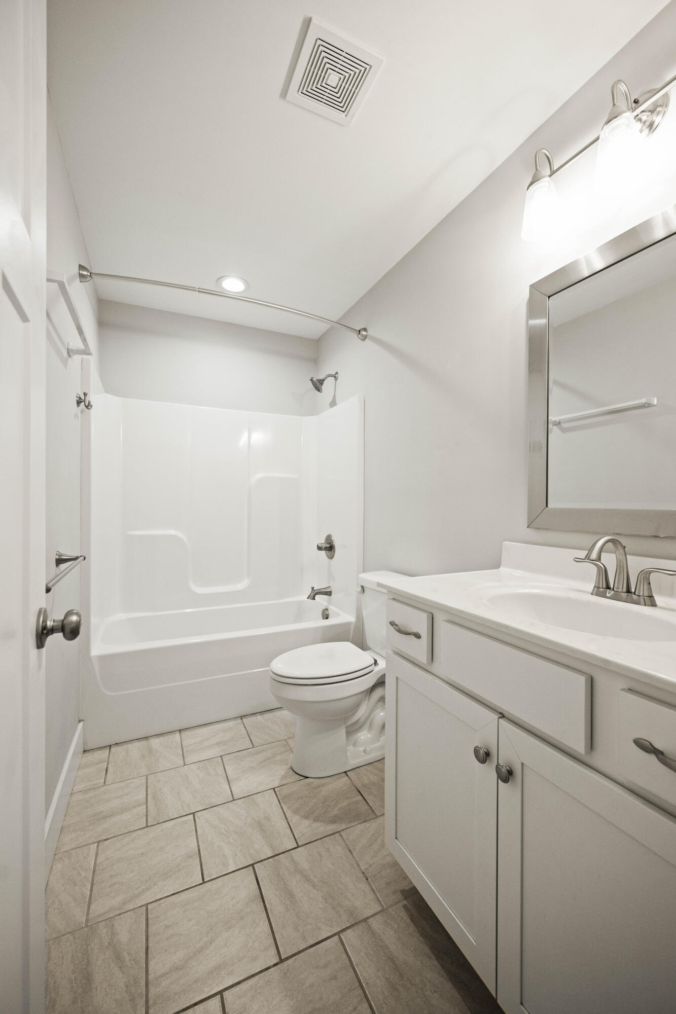 Richmond, Kentucky 40475, United States, 3 Bedrooms Bedrooms, ,2 BathroomsBathrooms,Residential,Active,36109