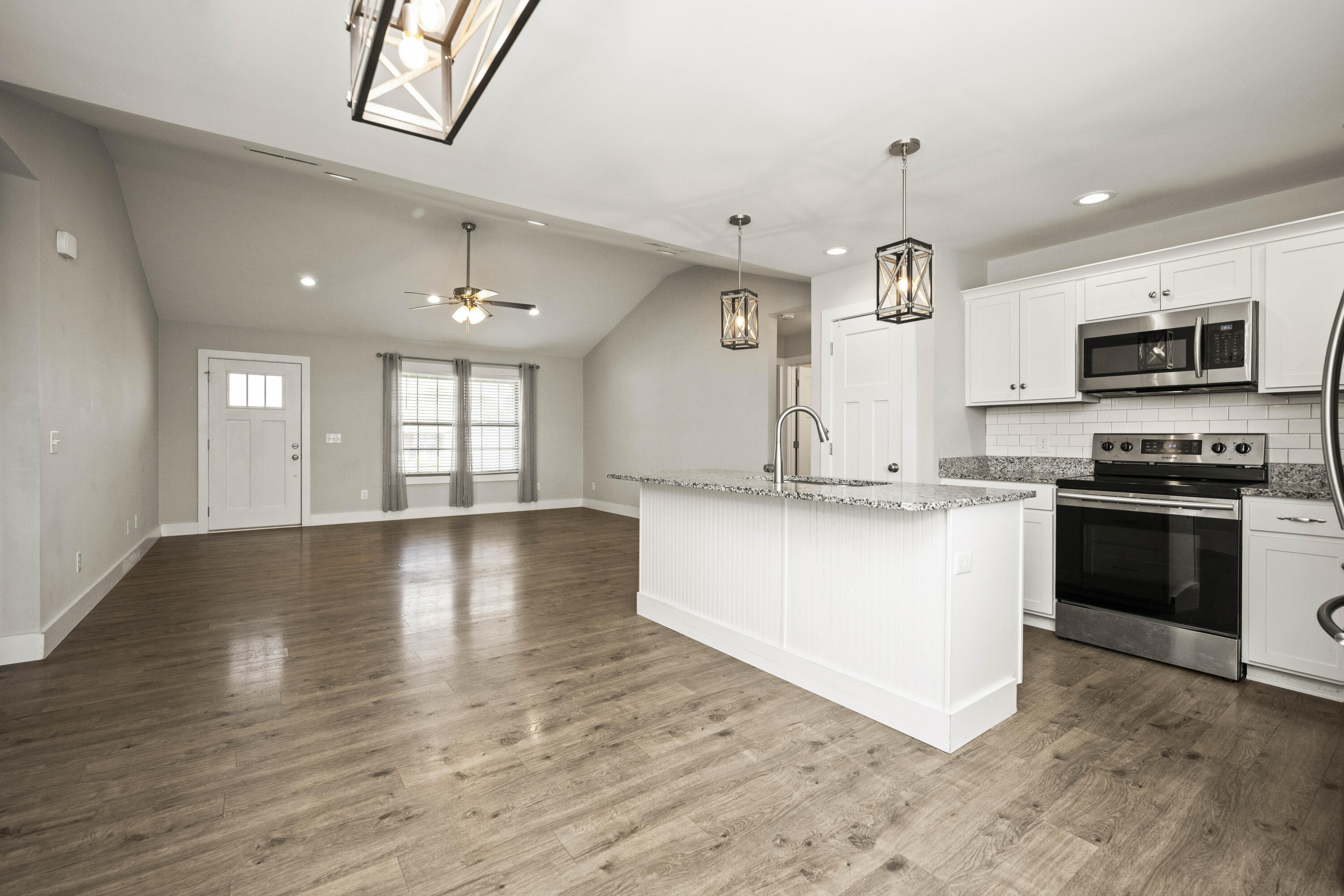 Richmond, Kentucky 40475, United States, 3 Bedrooms Bedrooms, ,2 BathroomsBathrooms,Residential,Active,36109