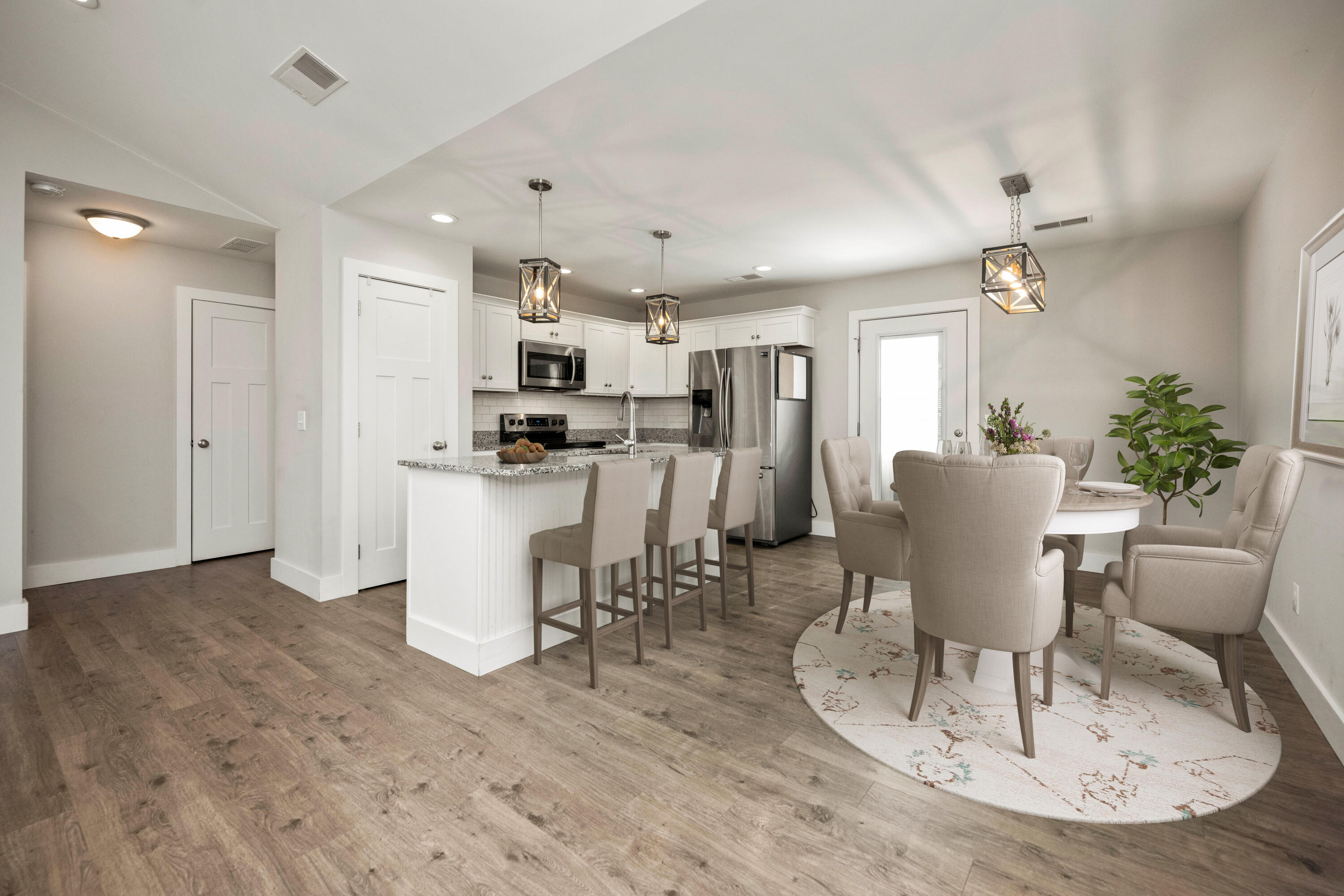 Richmond, Kentucky 40475, United States, 3 Bedrooms Bedrooms, ,2 BathroomsBathrooms,Residential,Active,36109