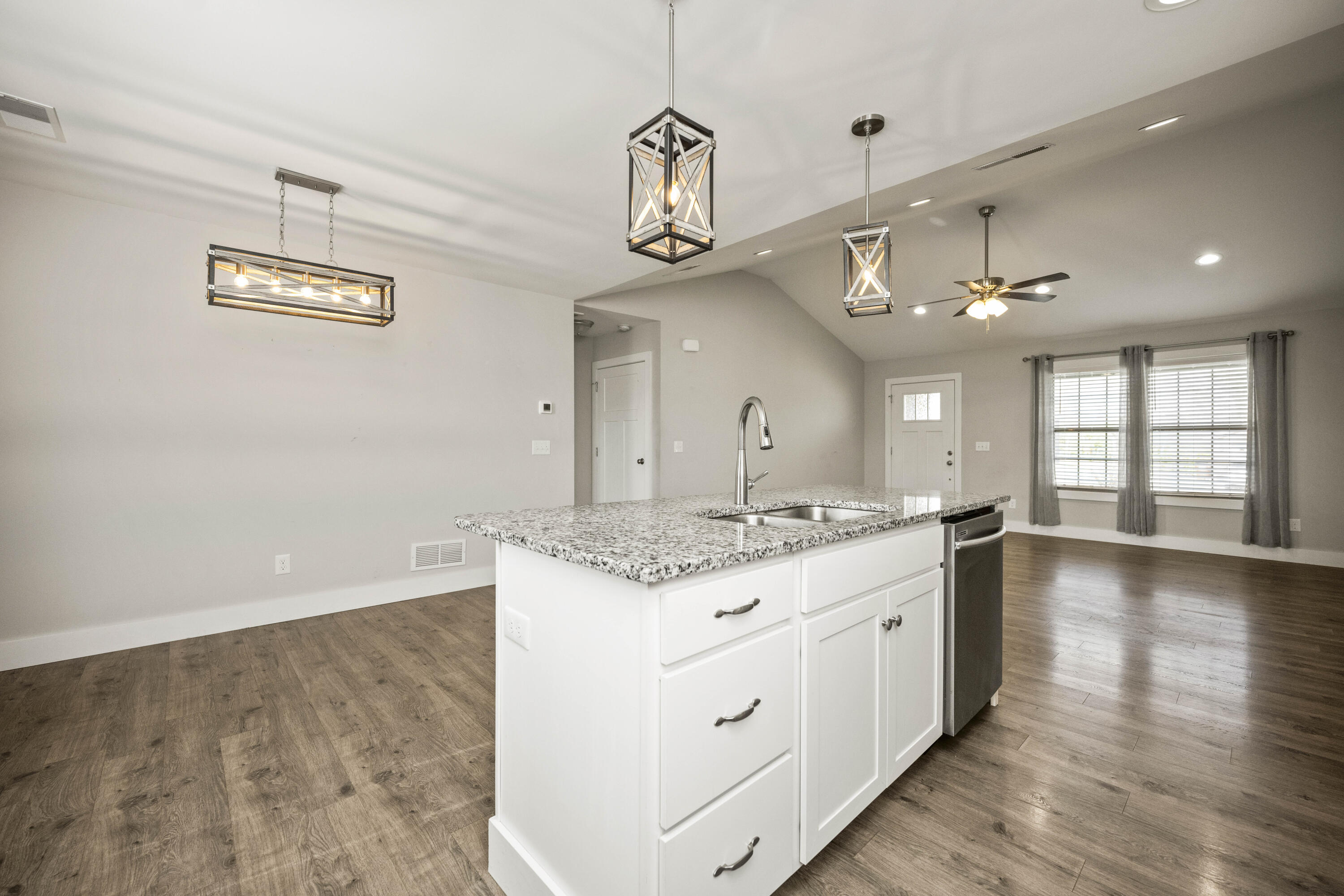 Richmond, Kentucky 40475, United States, 3 Bedrooms Bedrooms, ,2 BathroomsBathrooms,Residential,Active,36109