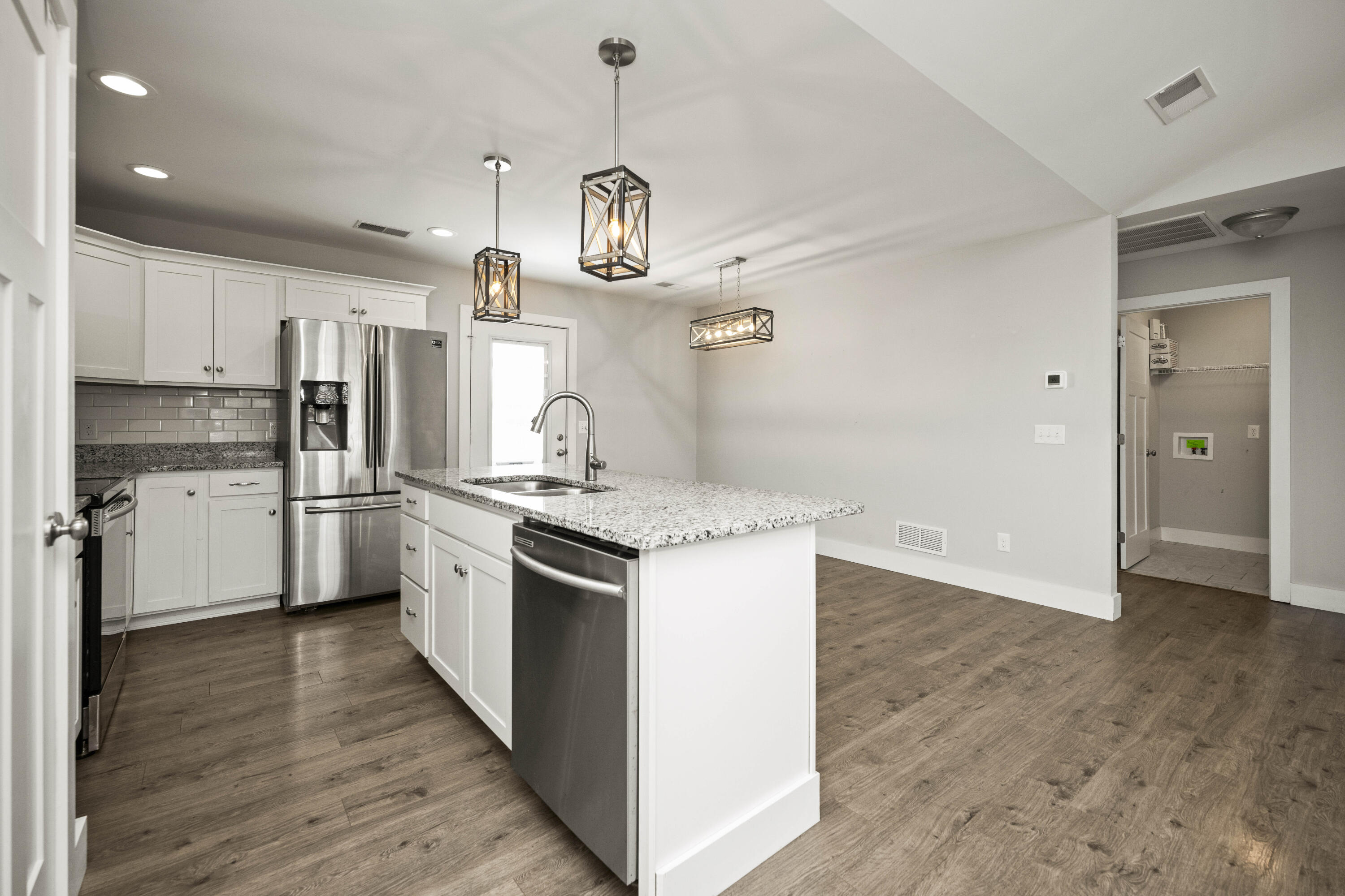 Richmond, Kentucky 40475, United States, 3 Bedrooms Bedrooms, ,2 BathroomsBathrooms,Residential,Active,36109