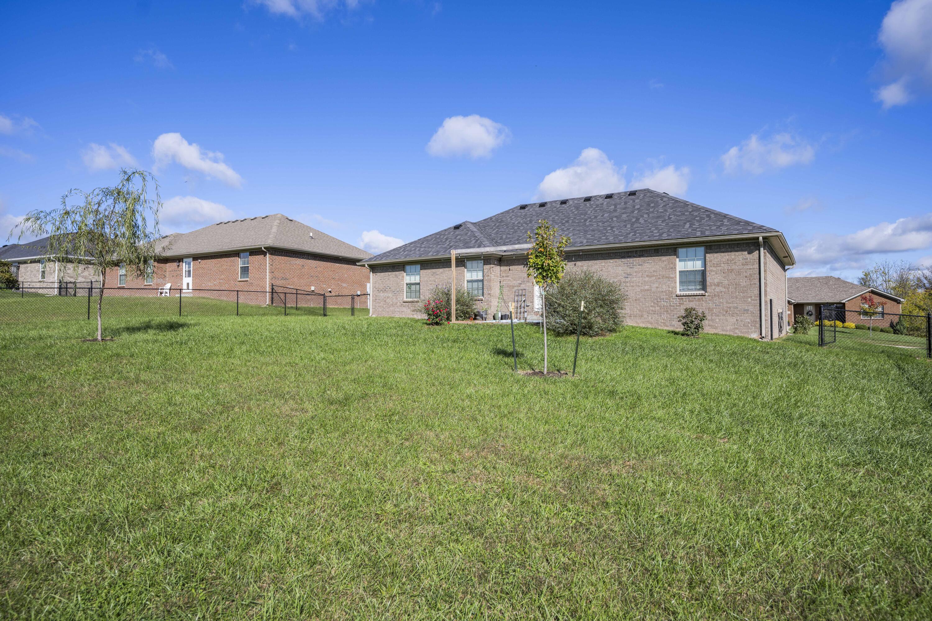 Richmond, Kentucky 40475, United States, 3 Bedrooms Bedrooms, ,2 BathroomsBathrooms,Residential,Active,36109