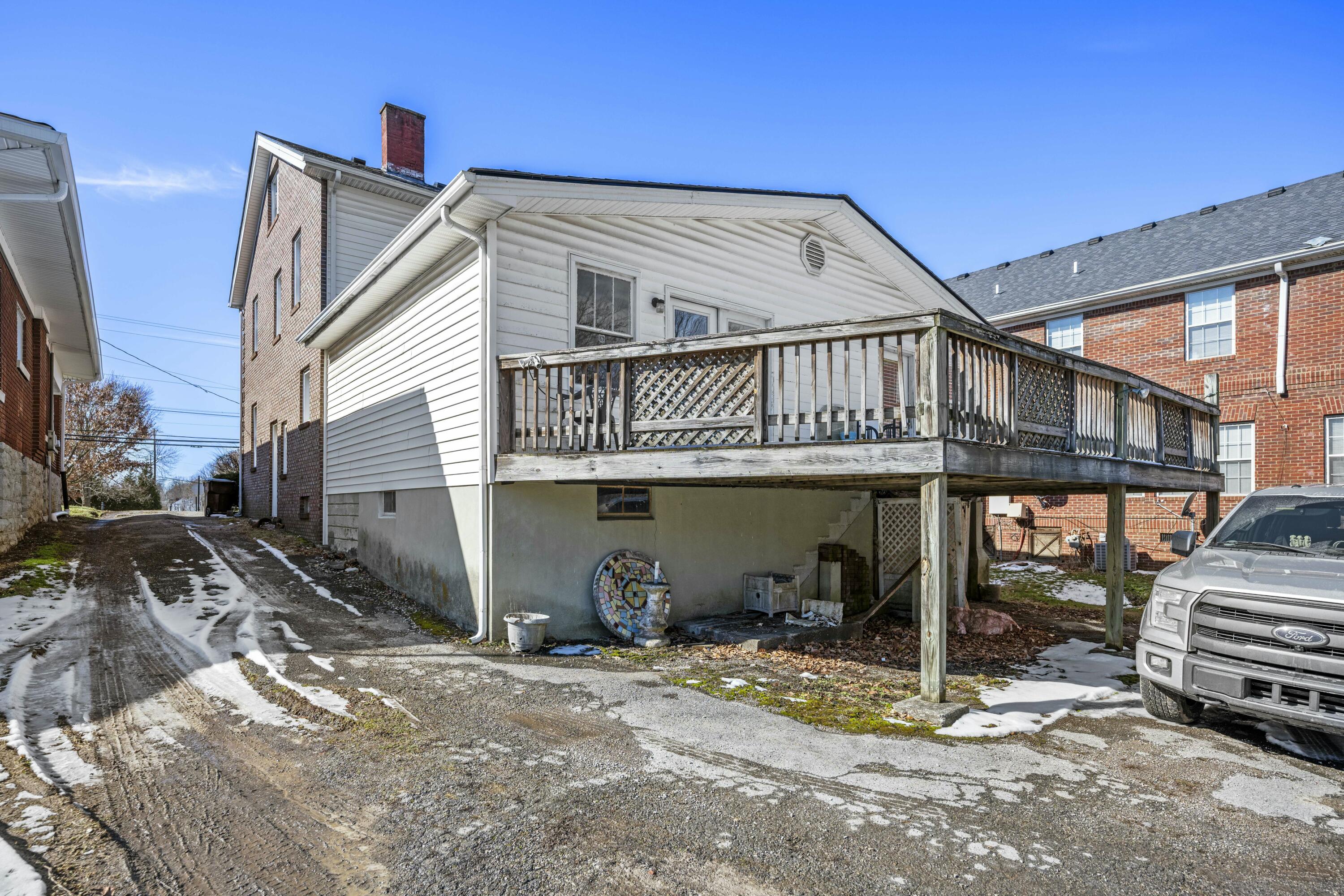 Richmond, Kentucky 40475, United States, 5 Bedrooms Bedrooms, ,3 BathroomsBathrooms,Residential,Active,77567