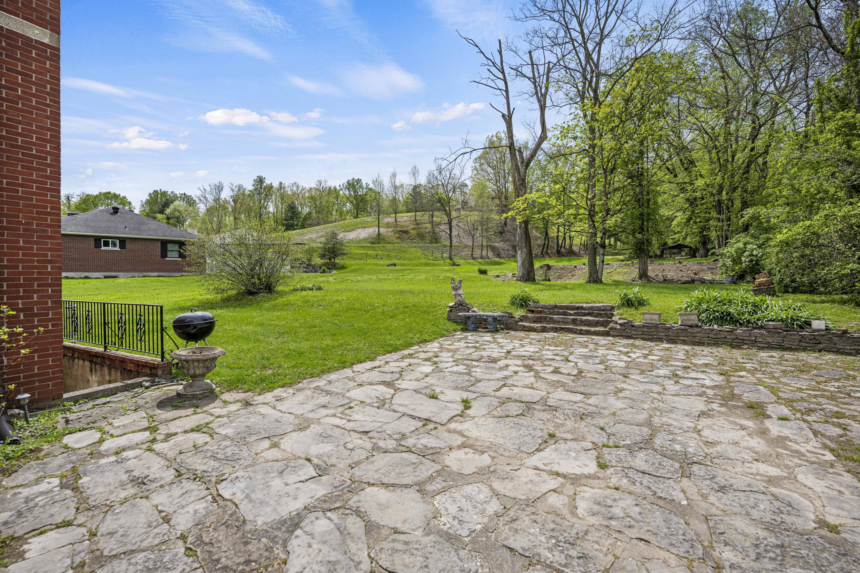 Irvine, Kentucky 40336, United States, 4 Bedrooms Bedrooms, ,2 BathroomsBathrooms,Residential,Pending,115036