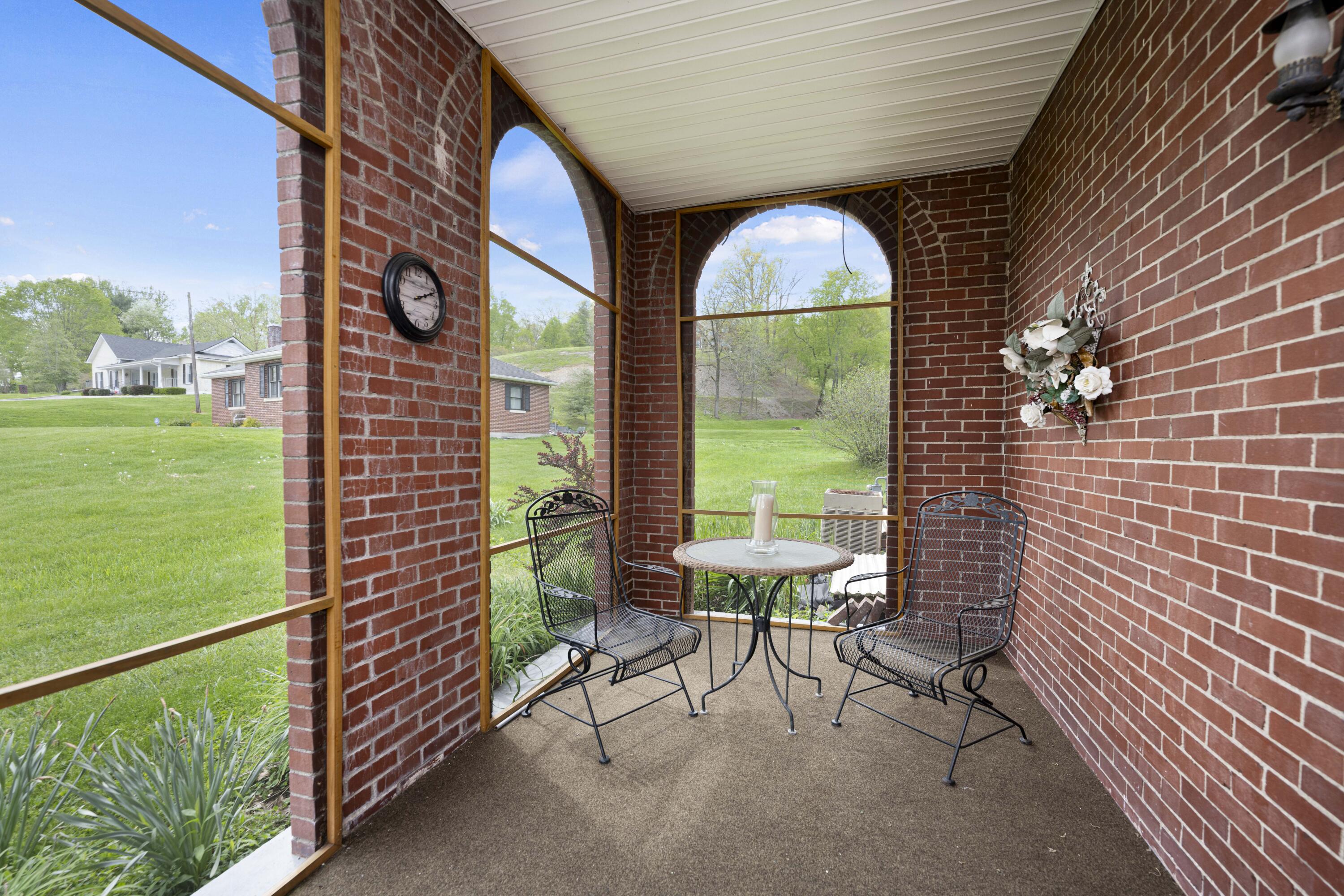 Irvine, Kentucky 40336, United States, 4 Bedrooms Bedrooms, ,2 BathroomsBathrooms,Residential,Pending,115036