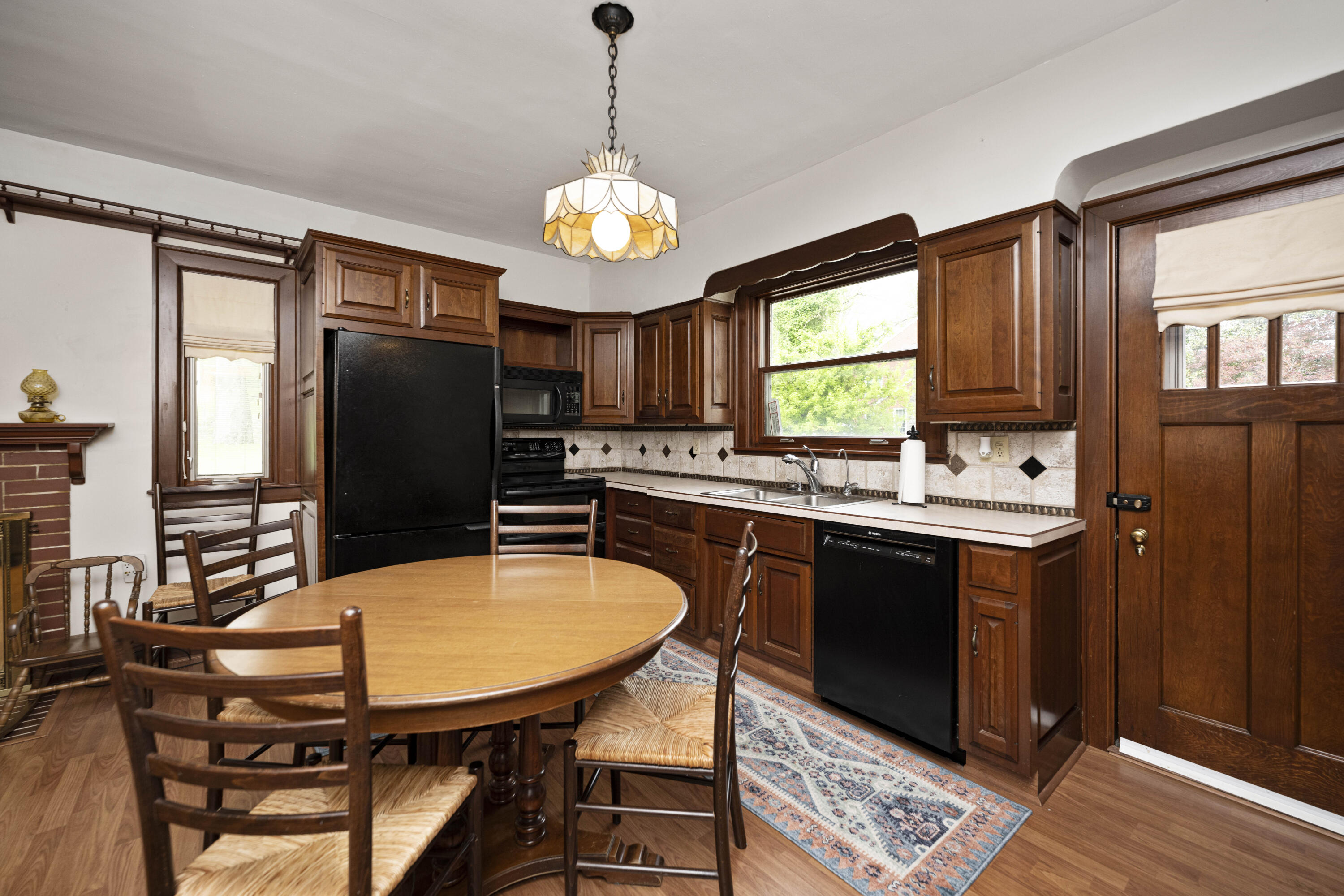 Irvine, Kentucky 40336, United States, 4 Bedrooms Bedrooms, ,2 BathroomsBathrooms,Residential,Pending,115036