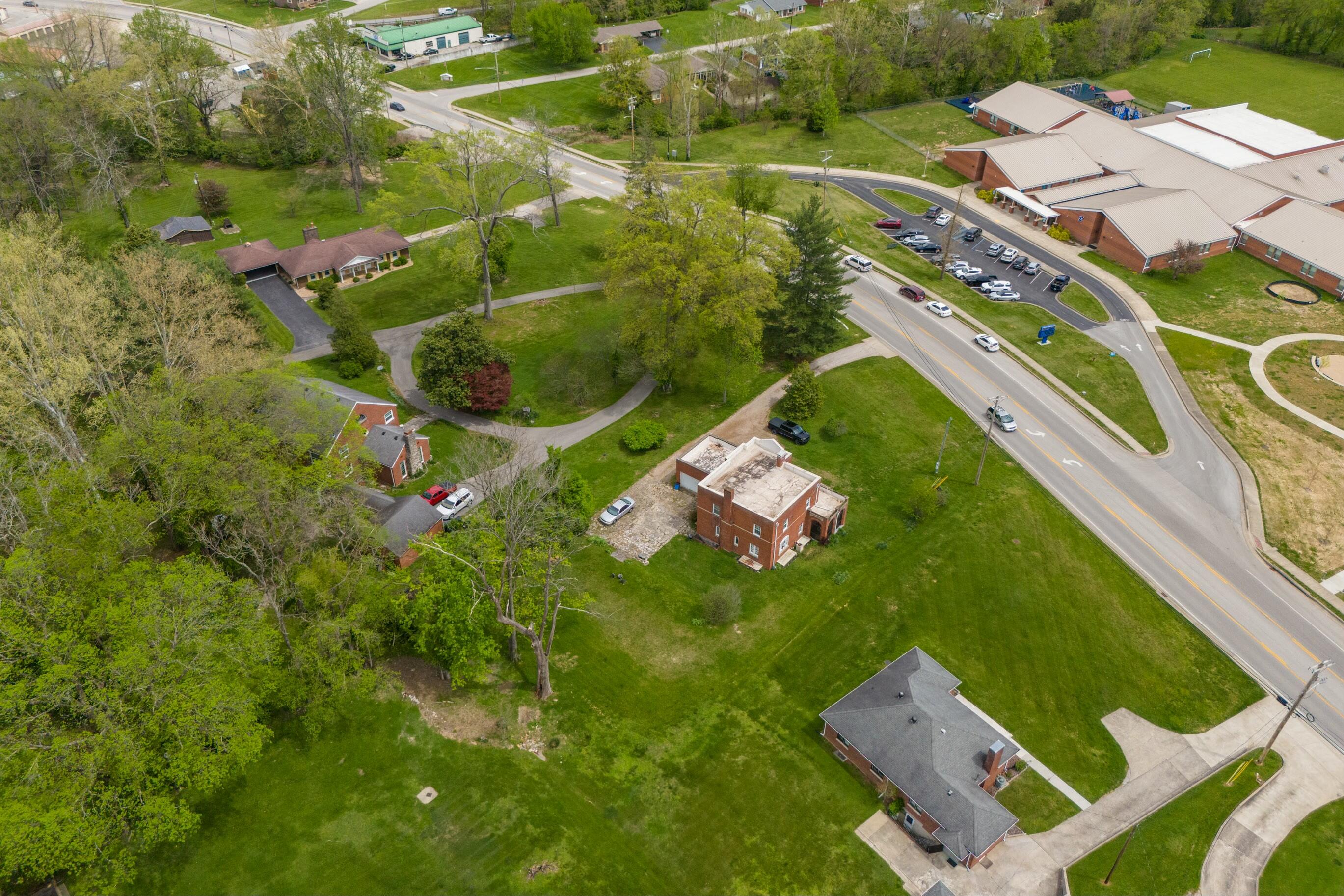 Irvine, Kentucky 40336, United States, 4 Bedrooms Bedrooms, ,2 BathroomsBathrooms,Residential,Pending,115036