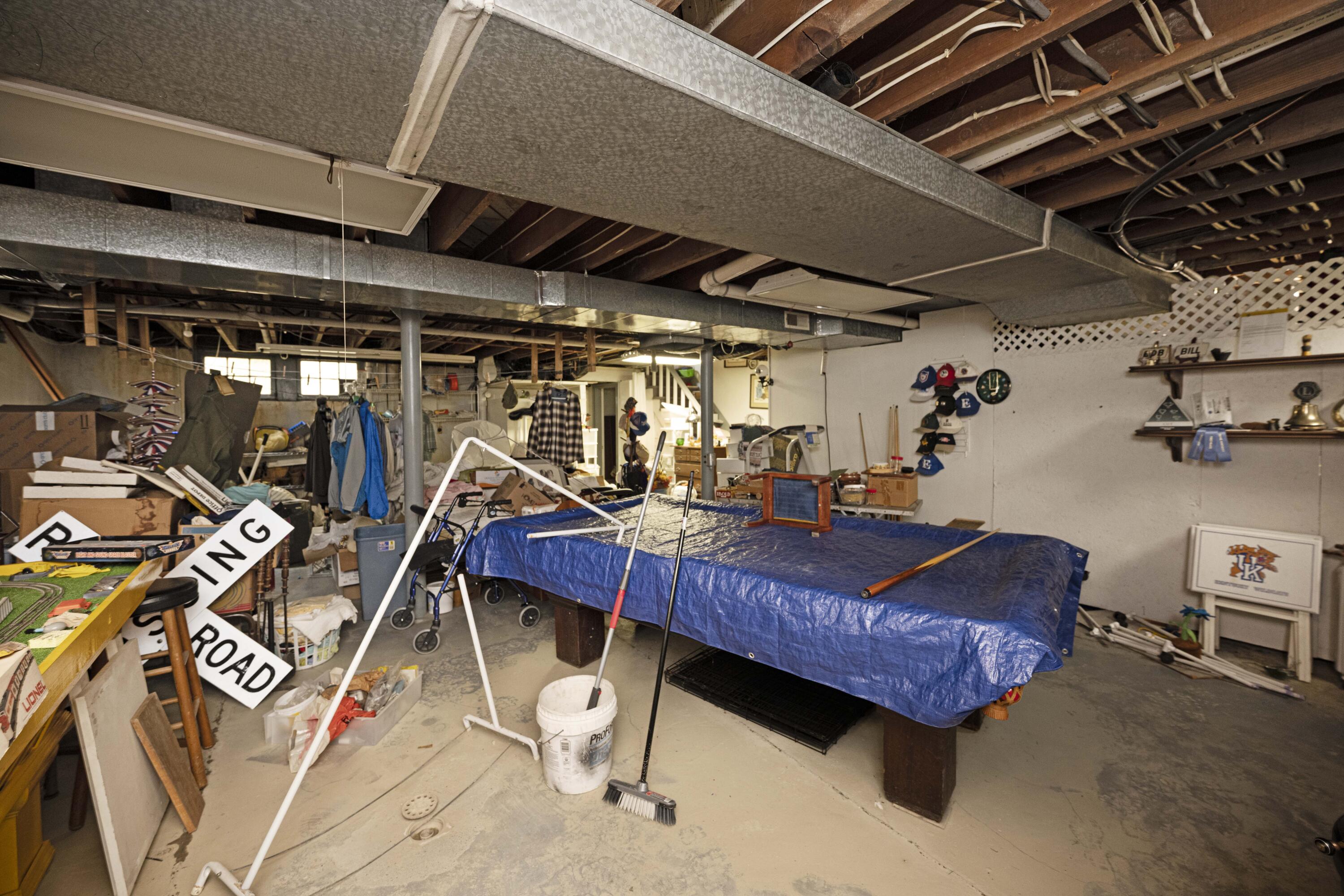 Irvine, Kentucky 40336, United States, 4 Bedrooms Bedrooms, ,2 BathroomsBathrooms,Residential,Pending,115036