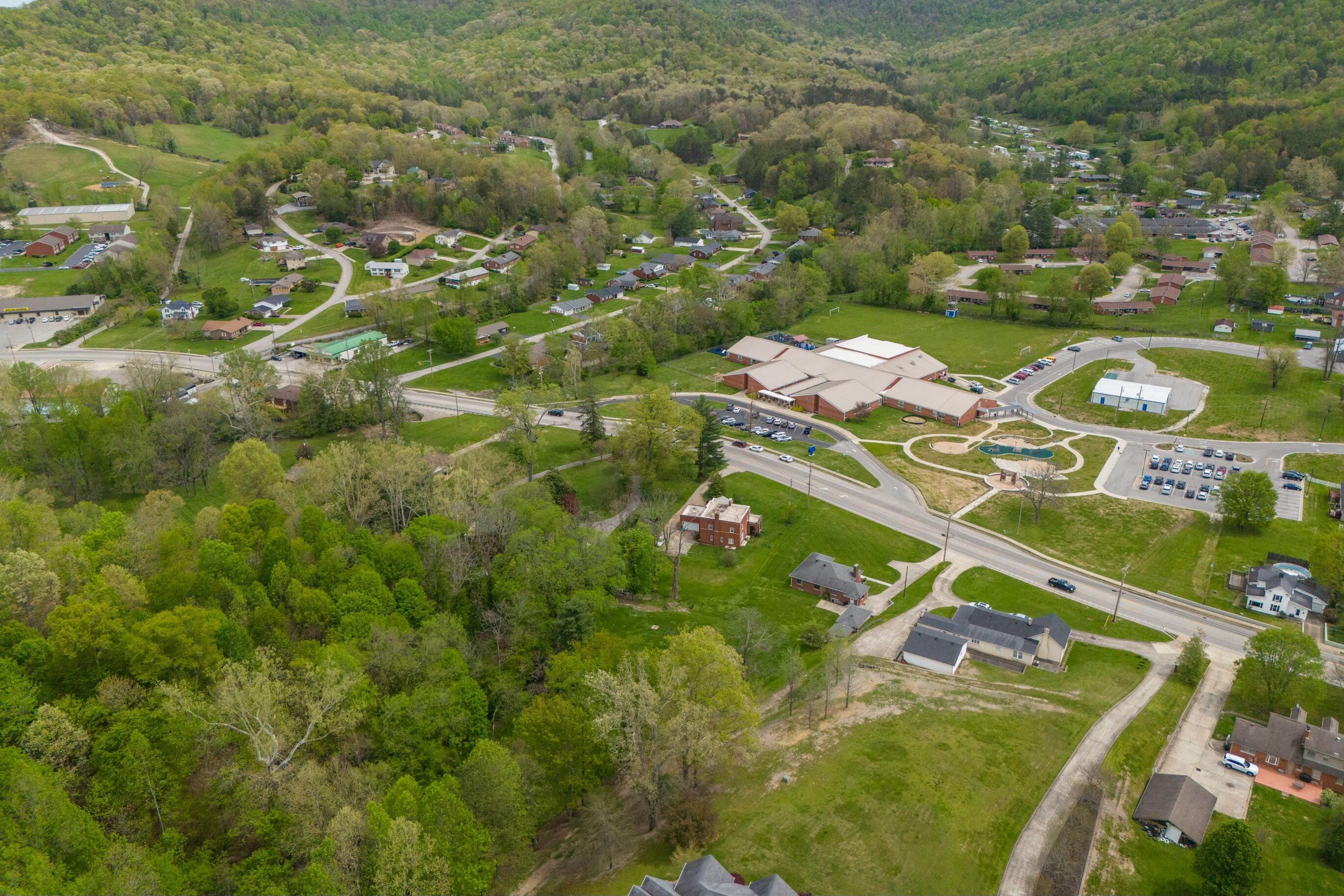 Irvine, Kentucky 40336, United States, 4 Bedrooms Bedrooms, ,2 BathroomsBathrooms,Residential,Pending,115036