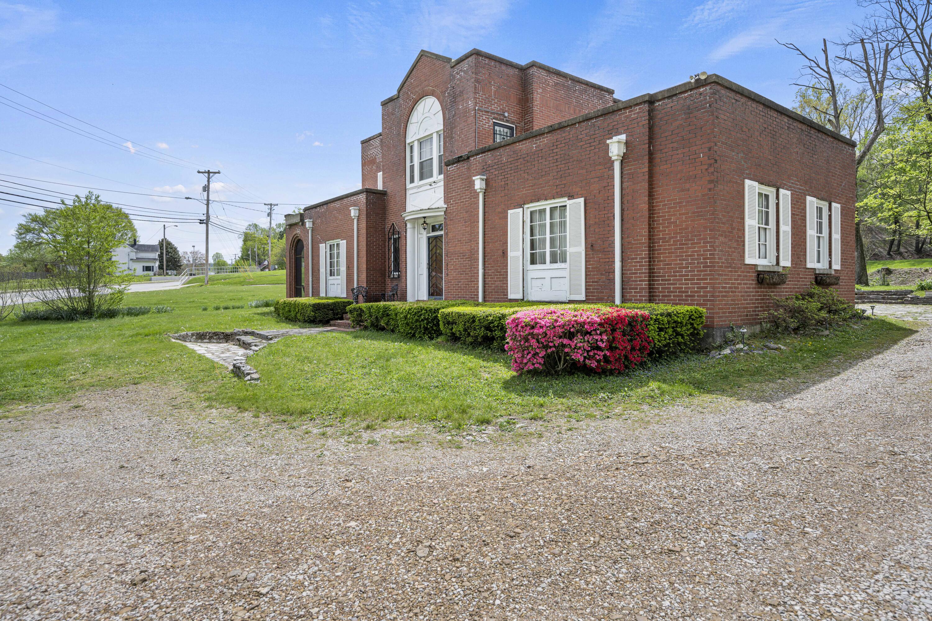 Irvine, Kentucky 40336, United States, 4 Bedrooms Bedrooms, ,2 BathroomsBathrooms,Residential,Pending,115036