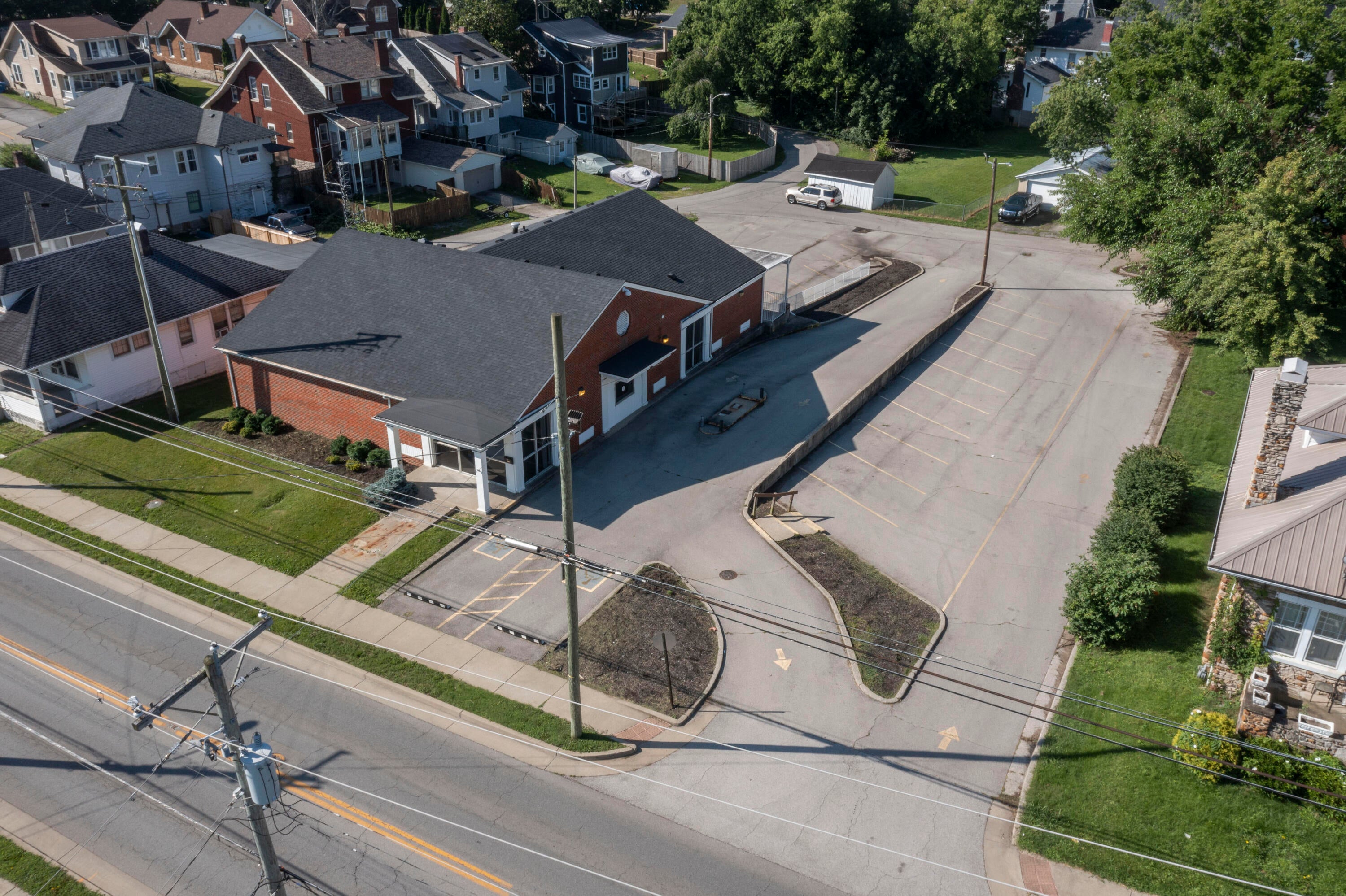 Photo 1 of 30 — 308 W Lexington Avenue, Winchester, KY 40391