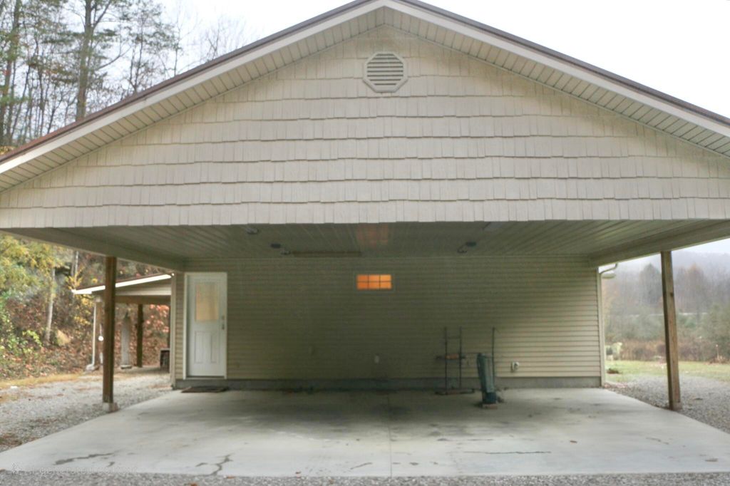 Photo of 52 Extension Drive, Whitesburg, KY 41858 (MLS # 25505115)