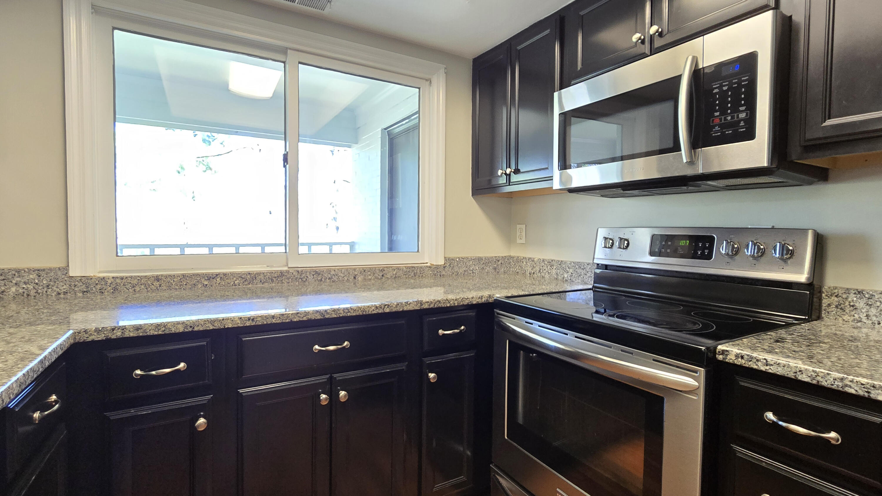 Lexington, Kentucky 40517, United States, 2 Bedrooms Bedrooms, ,2 BathroomsBathrooms,Residential,Active,111740