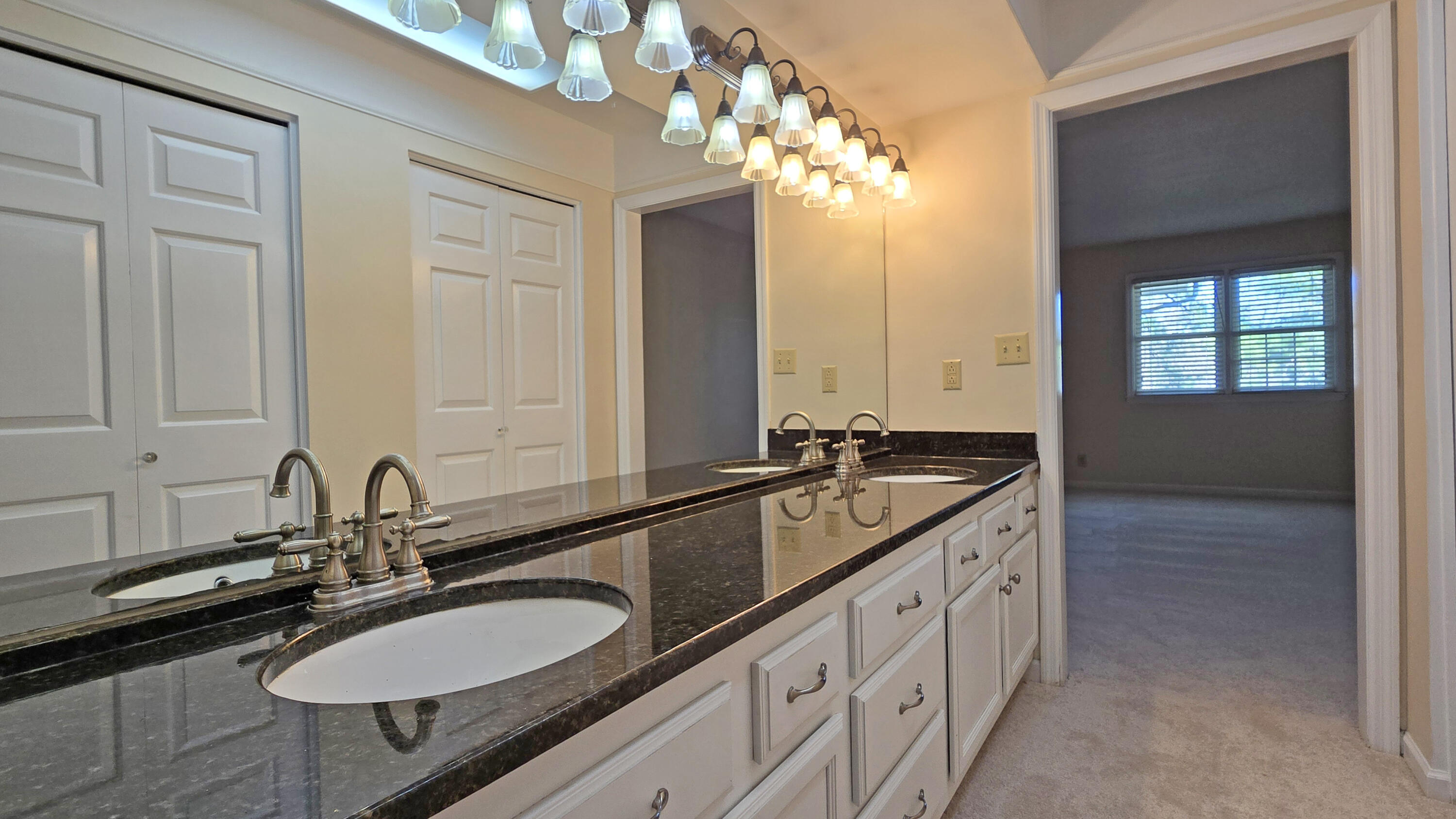 Lexington, Kentucky 40517, United States, 2 Bedrooms Bedrooms, ,2 BathroomsBathrooms,Residential,Active,111740