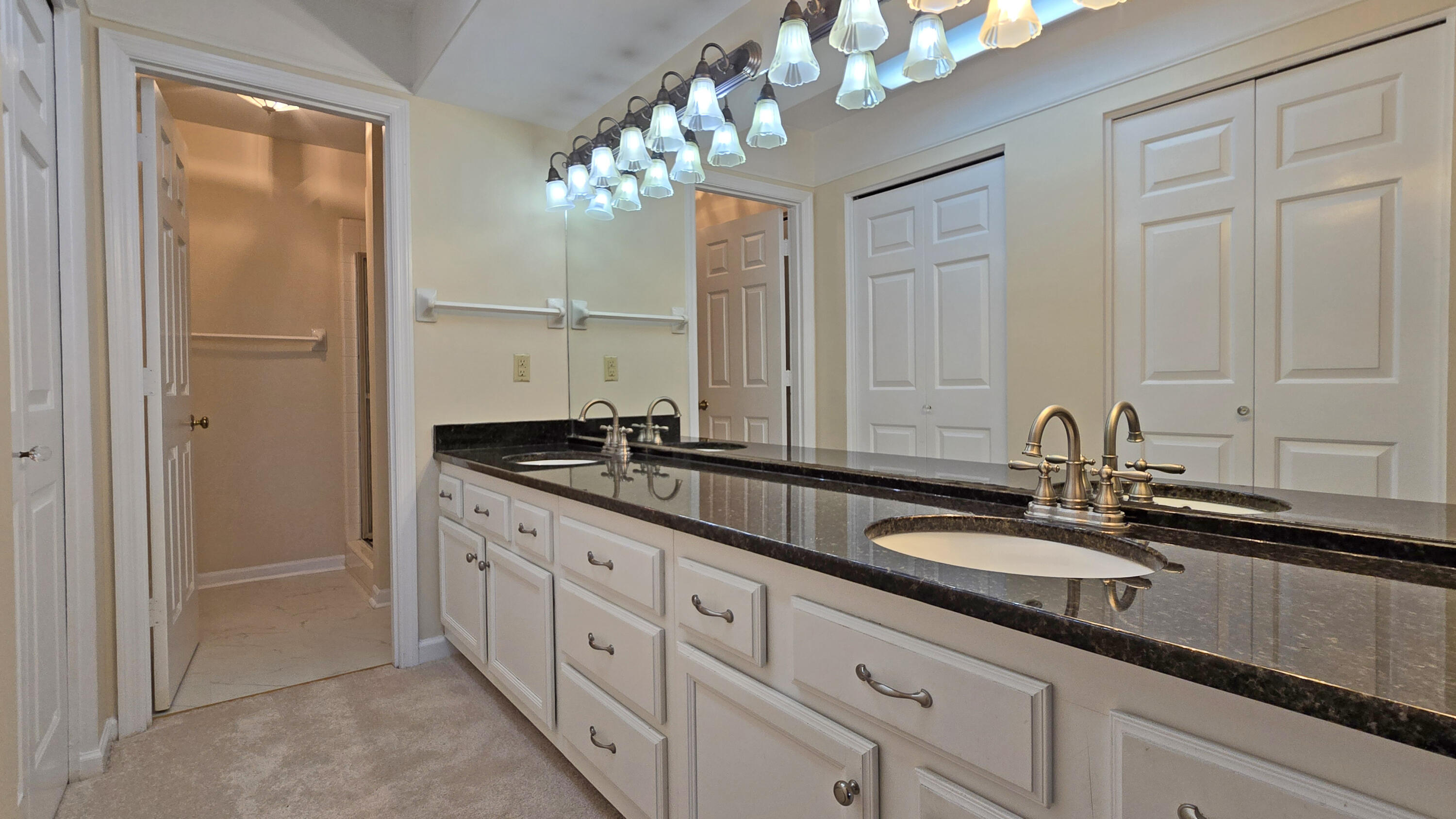 Lexington, Kentucky 40517, United States, 2 Bedrooms Bedrooms, ,2 BathroomsBathrooms,Residential,Active,111740