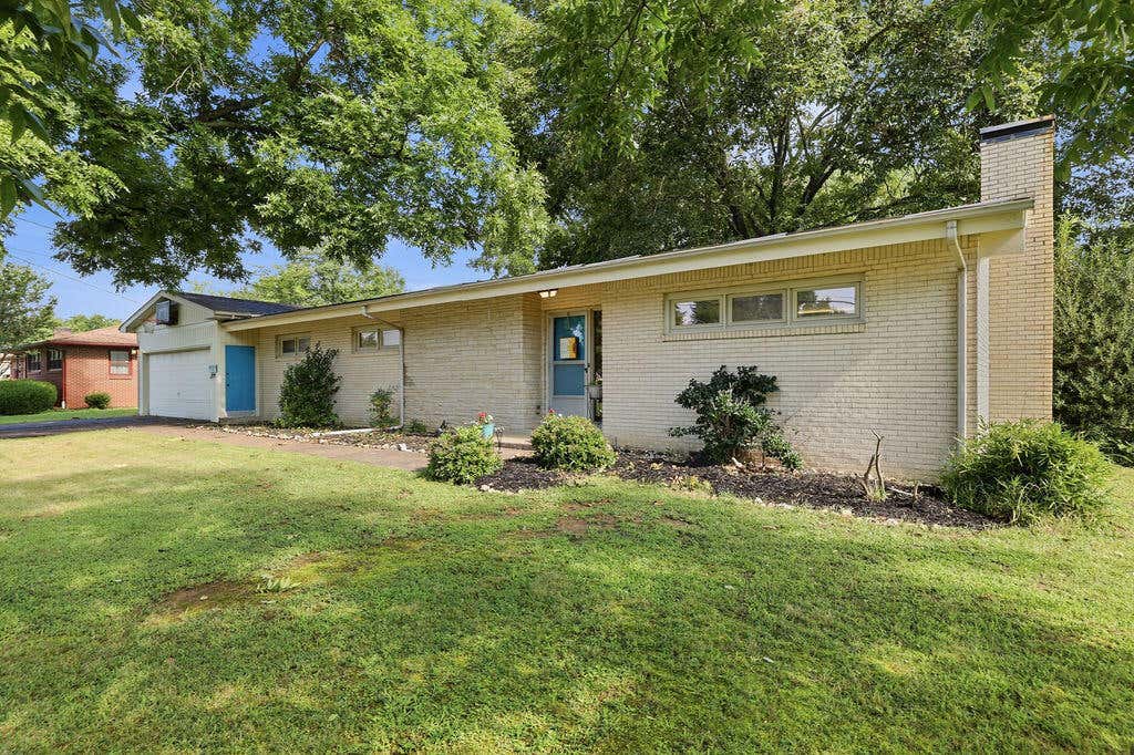 Photo of 1502 Story Avenue, Murray, KY 42071 (MLS # 26020328)