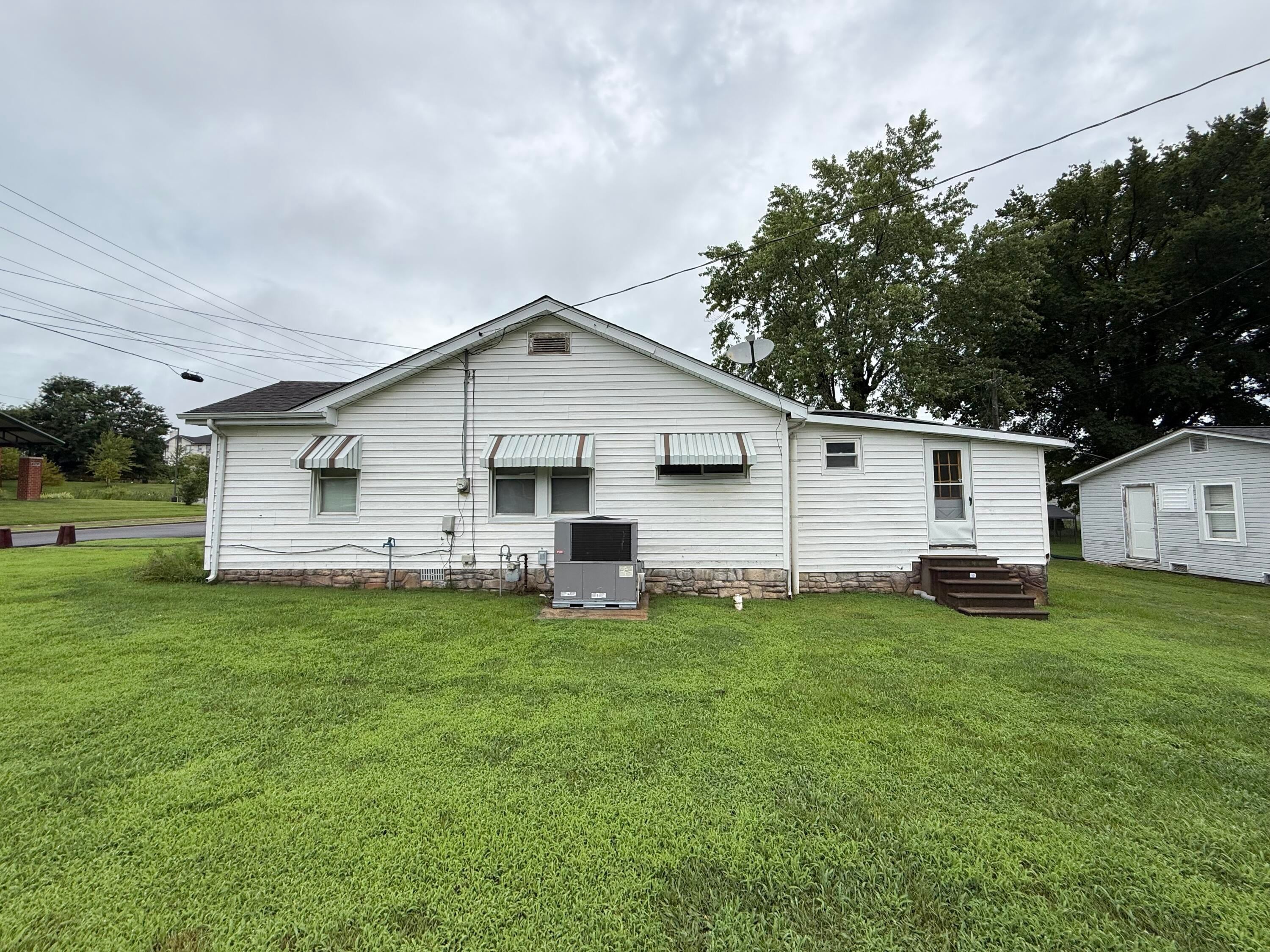 1207 Elm Street - Photo 3
