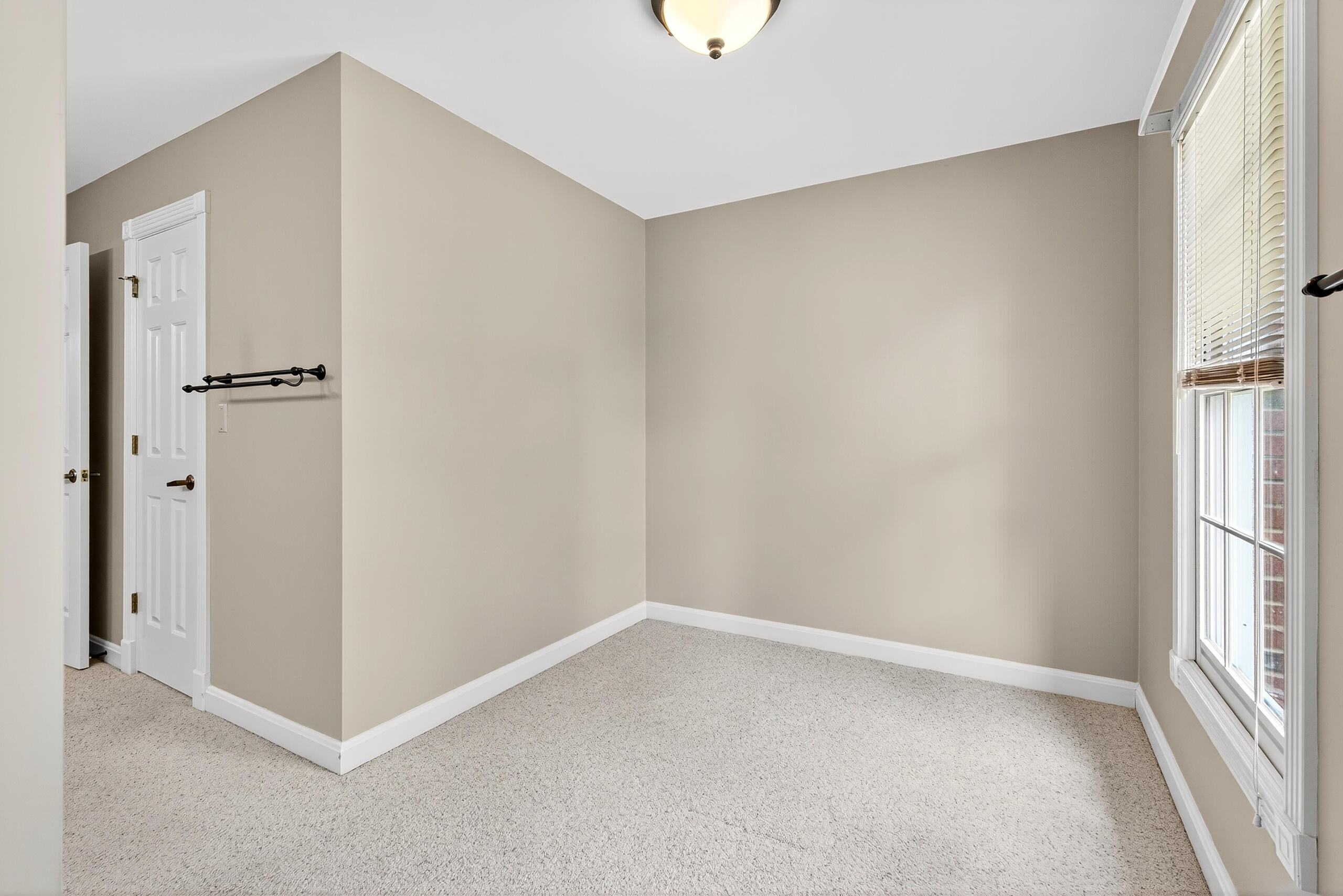 Lexington, Kentucky 40515, United States, 4 Bedrooms Bedrooms, ,4 BathroomsBathrooms,Residential,Active,189962