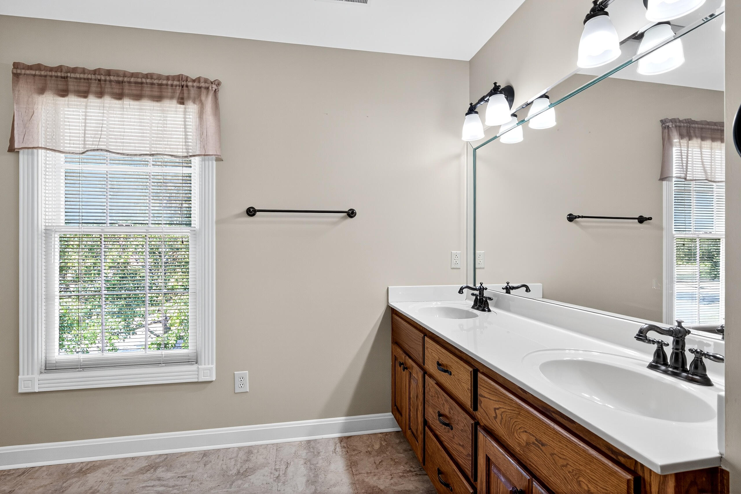 Lexington, Kentucky 40515, United States, 4 Bedrooms Bedrooms, ,4 BathroomsBathrooms,Residential,Active,189962