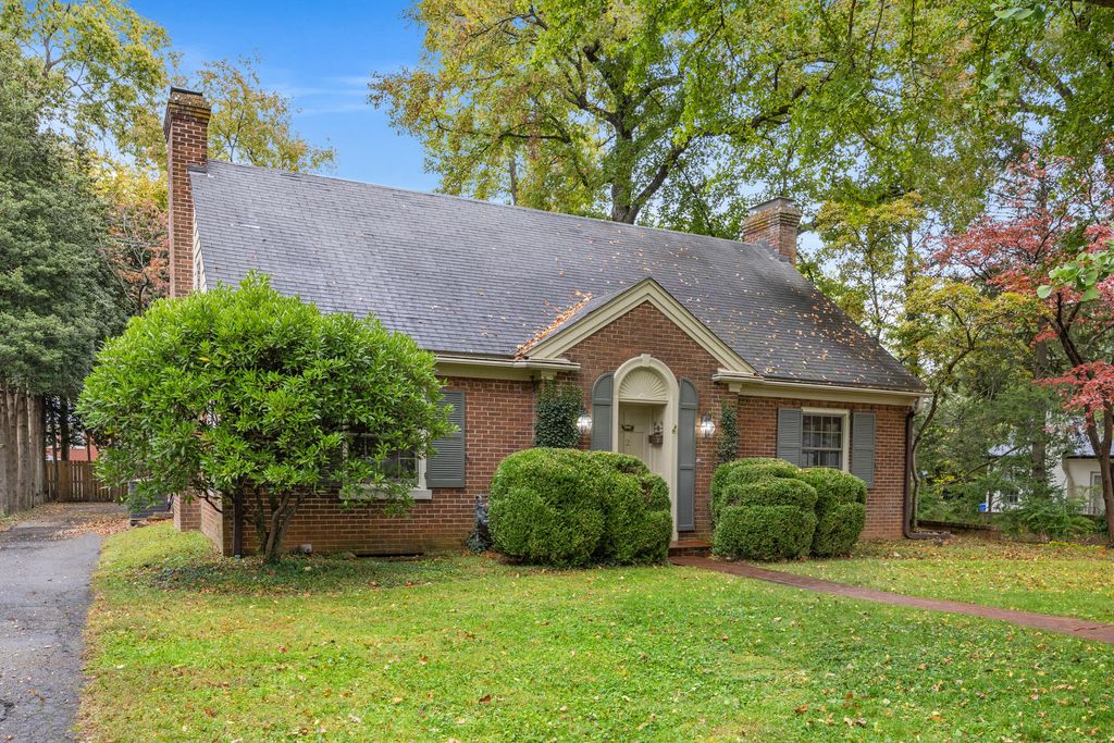 Photo of 215 Chenault Road, Lexington, KY 40502 (MLS # 25505002)