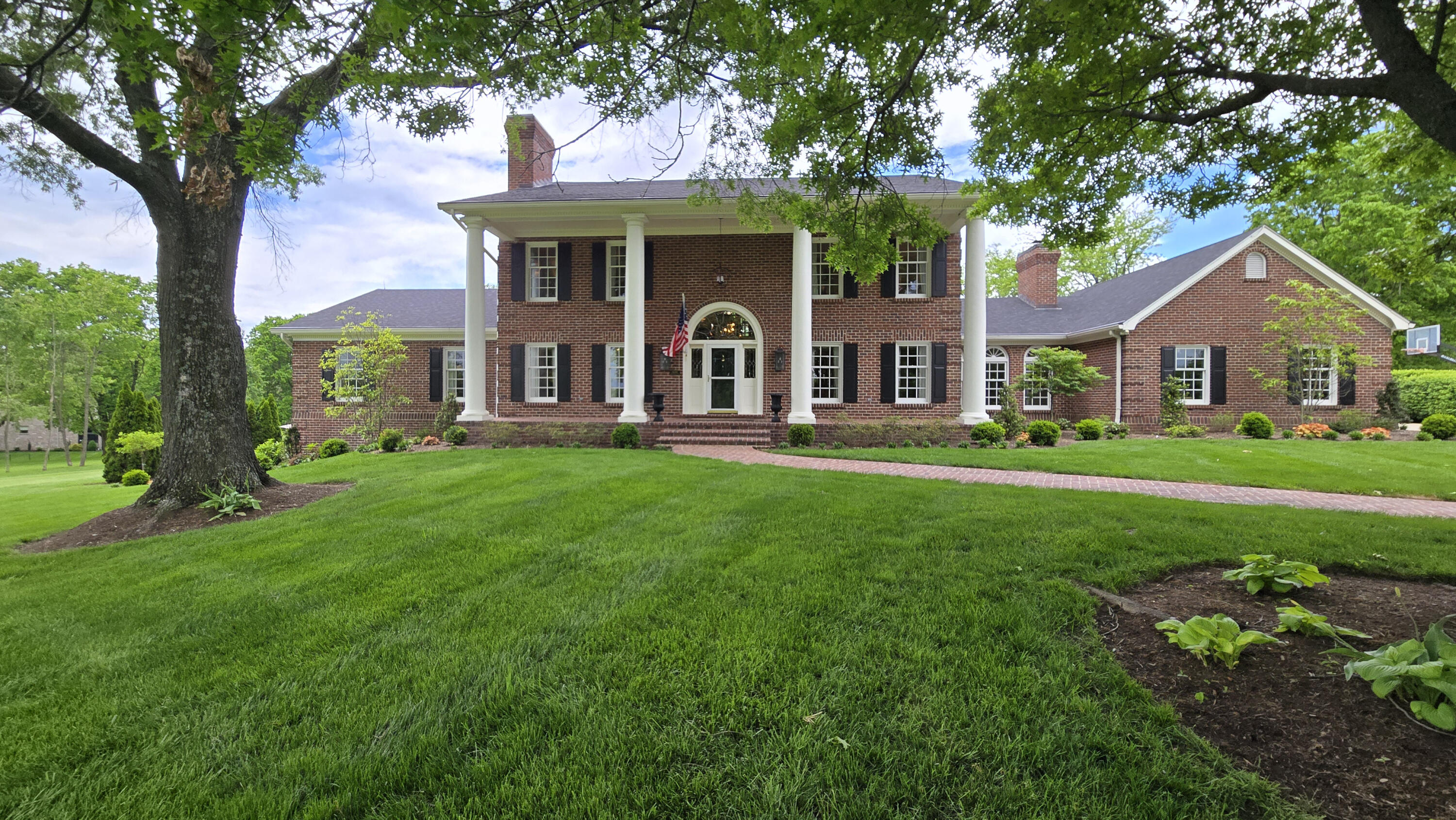 Lexington, Kentucky 40509, United States, 5 Bedrooms Bedrooms, ,6 BathroomsBathrooms,Residential,Pending,130221
