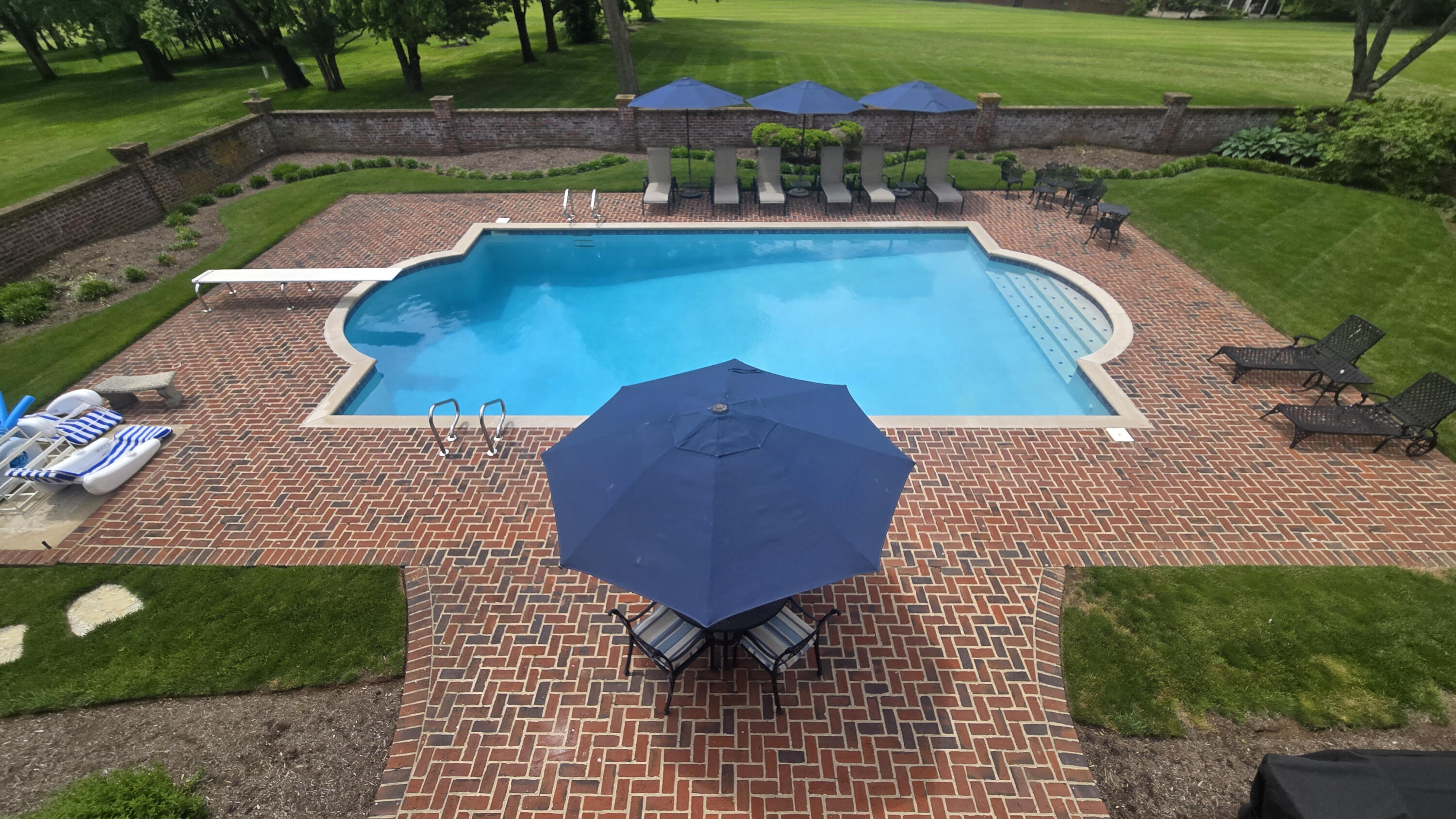 Lexington, Kentucky 40509, United States, 5 Bedrooms Bedrooms, ,6 BathroomsBathrooms,Residential,Pending,130221