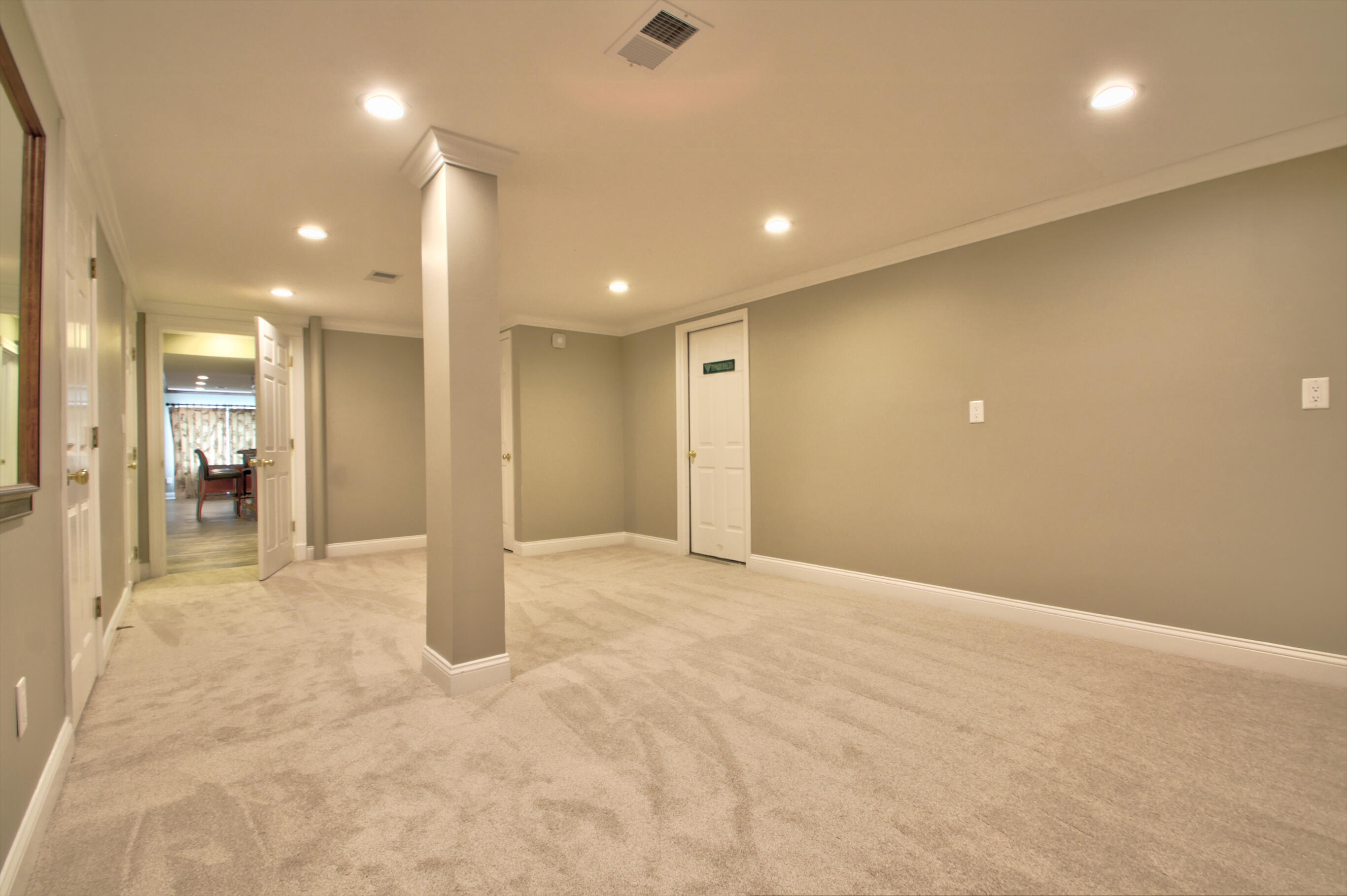 Lexington, Kentucky 40509, United States, 5 Bedrooms Bedrooms, ,6 BathroomsBathrooms,Residential,Pending,130221