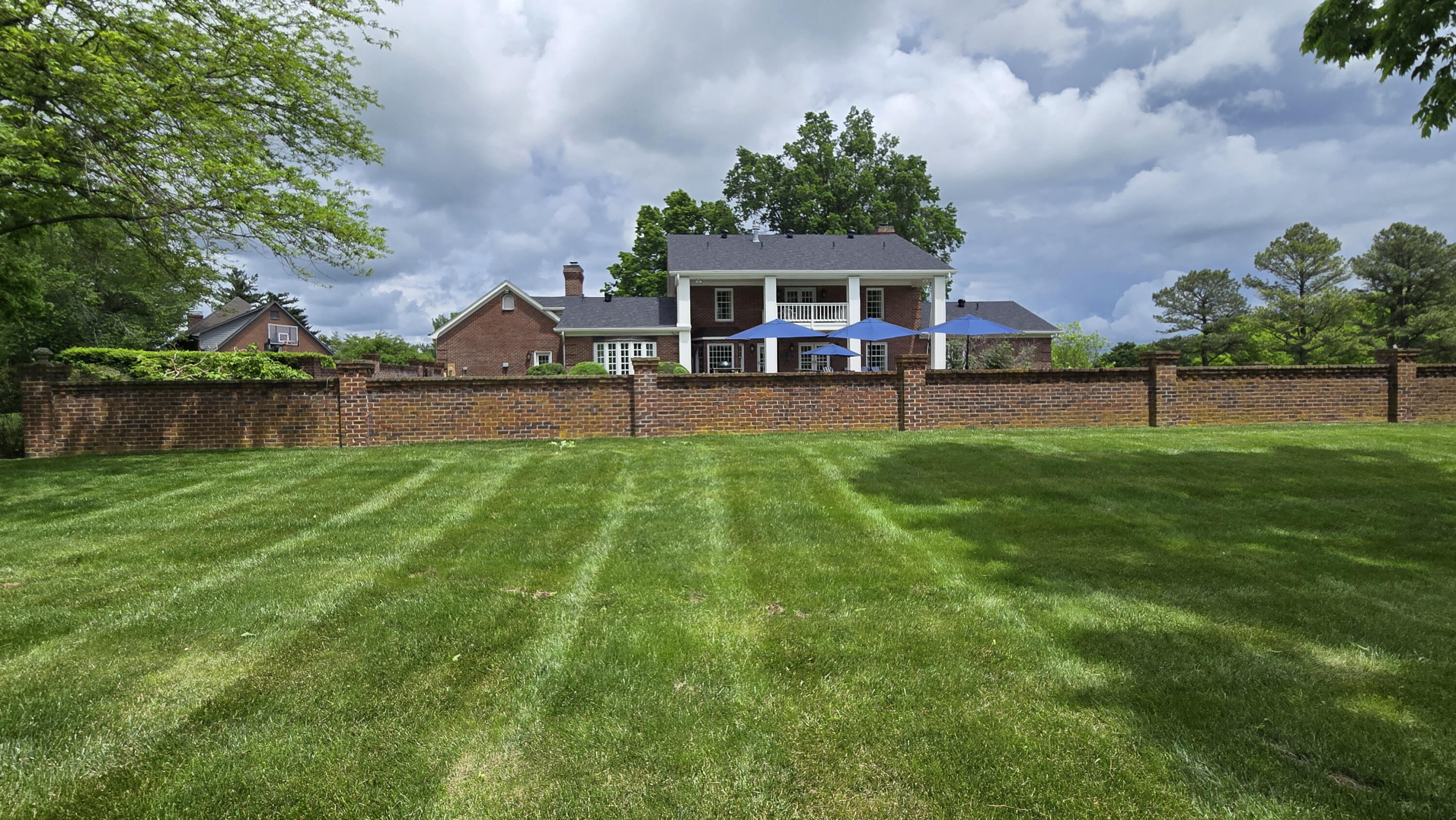 Lexington, Kentucky 40509, United States, 5 Bedrooms Bedrooms, ,6 BathroomsBathrooms,Residential,Pending,130221