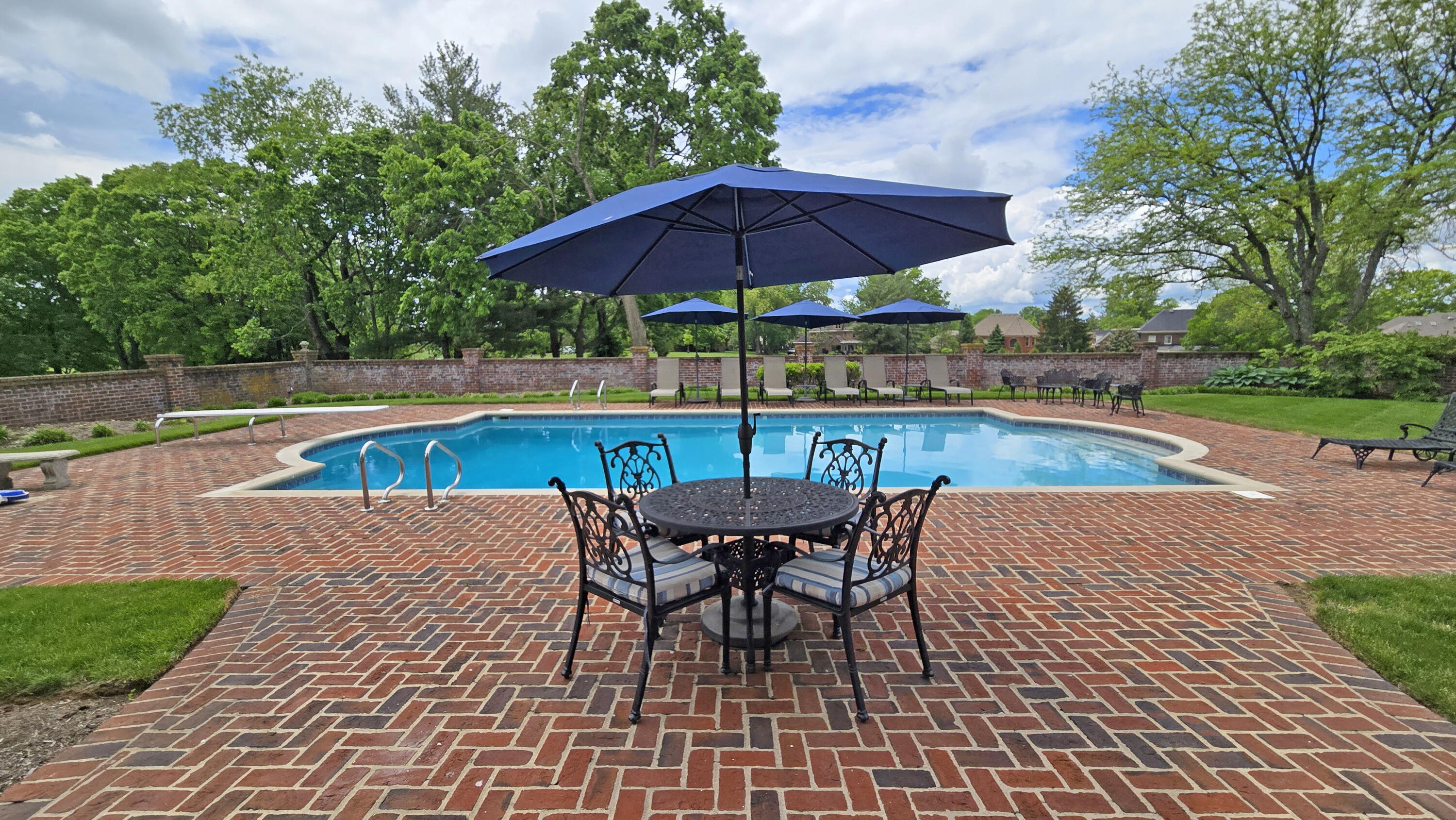 Lexington, Kentucky 40509, United States, 5 Bedrooms Bedrooms, ,6 BathroomsBathrooms,Residential,Pending,130221