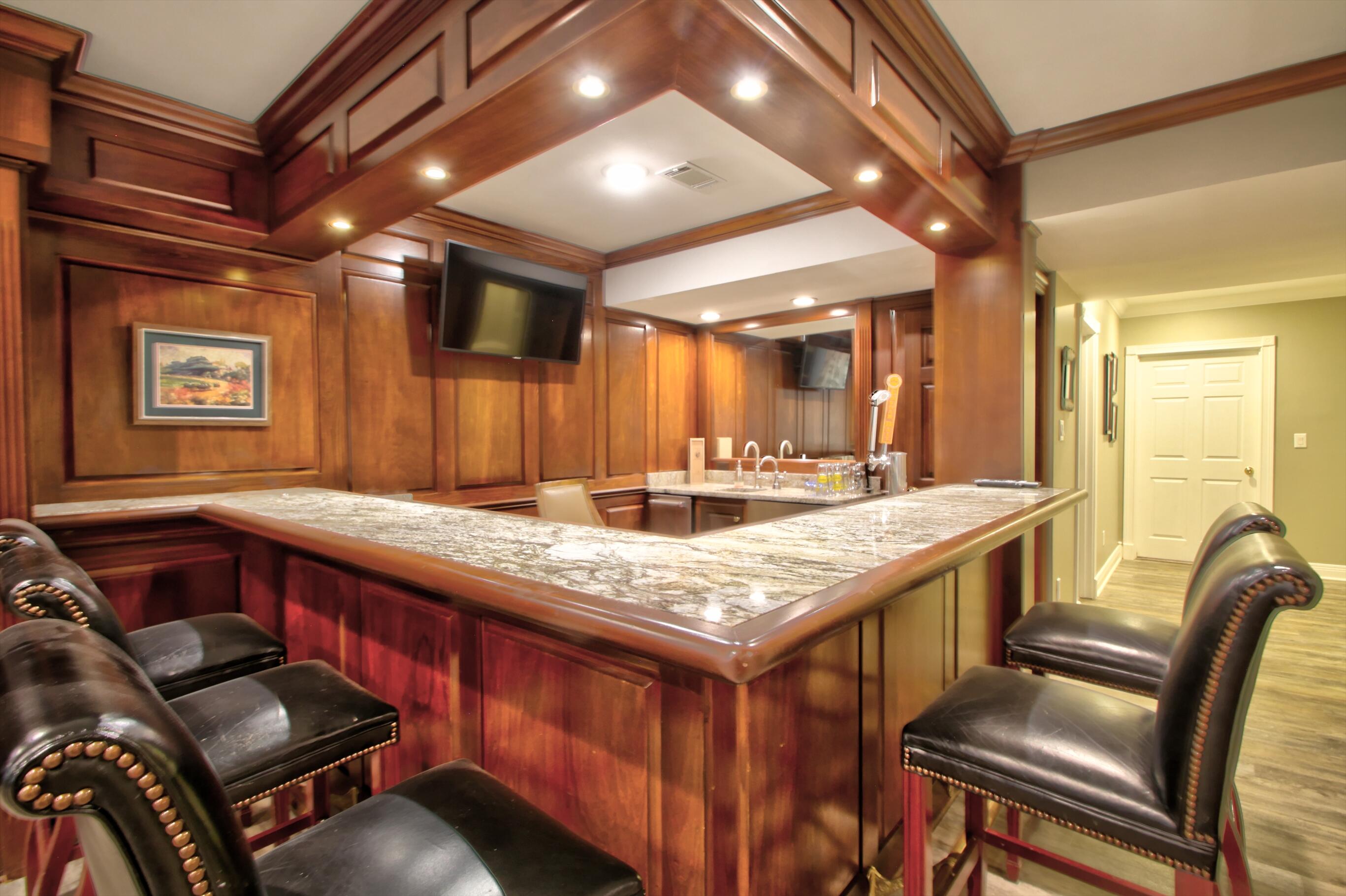 Lexington, Kentucky 40509, United States, 5 Bedrooms Bedrooms, ,6 BathroomsBathrooms,Residential,Pending,130221