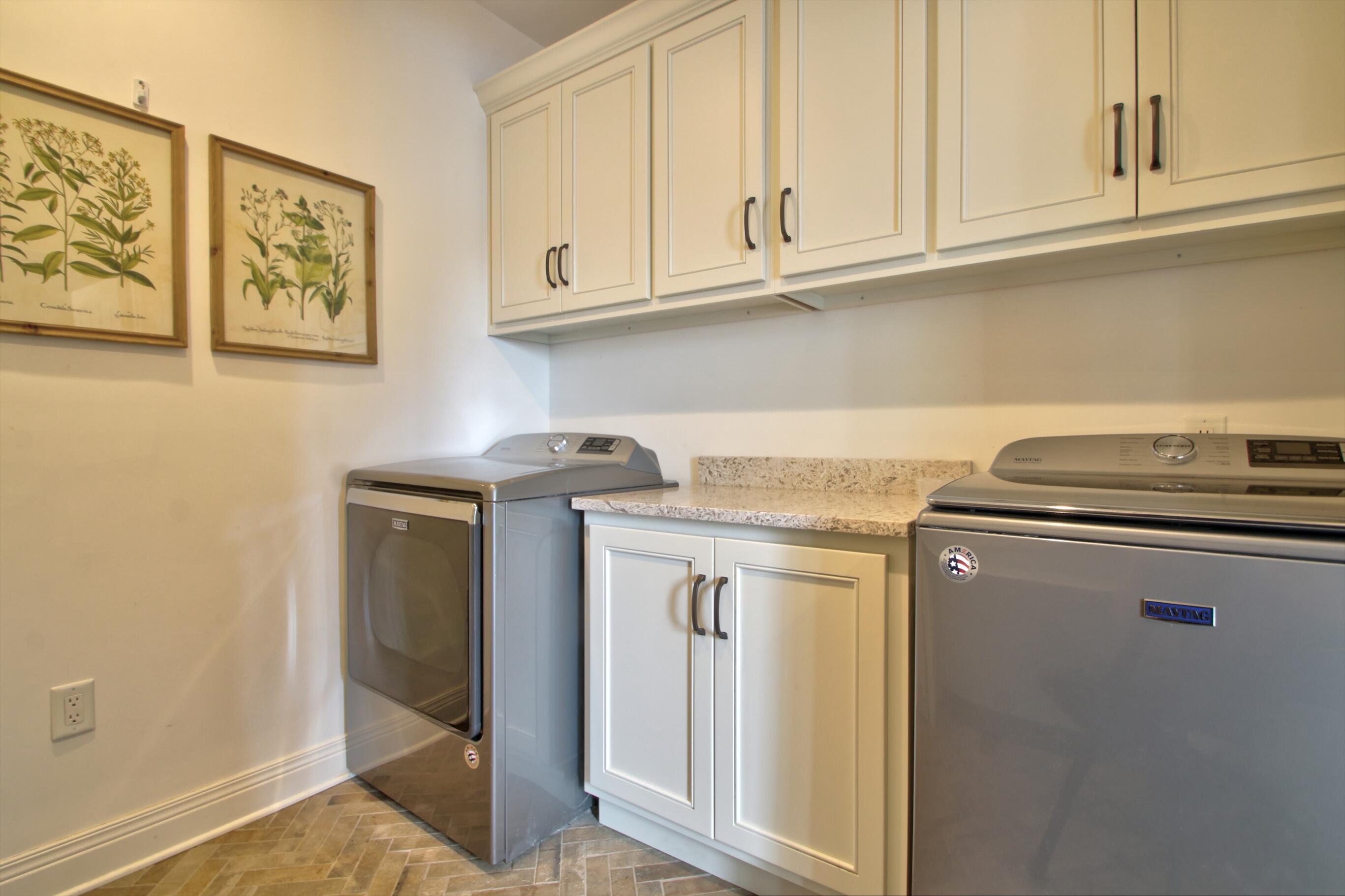 Lexington, Kentucky 40509, United States, 5 Bedrooms Bedrooms, ,6 BathroomsBathrooms,Residential,Pending,130221