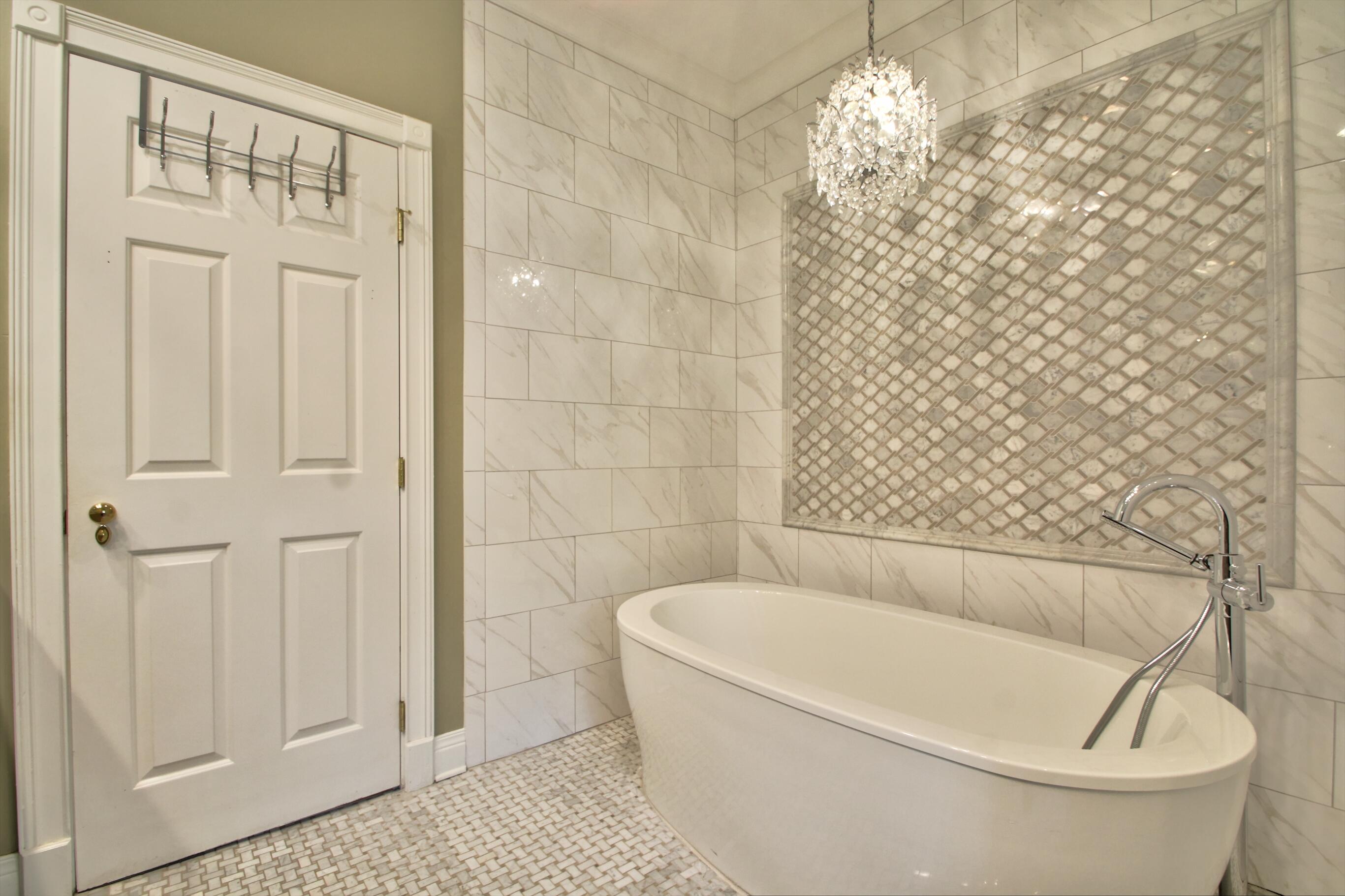 Lexington, Kentucky 40509, United States, 5 Bedrooms Bedrooms, ,6 BathroomsBathrooms,Residential,Pending,130221