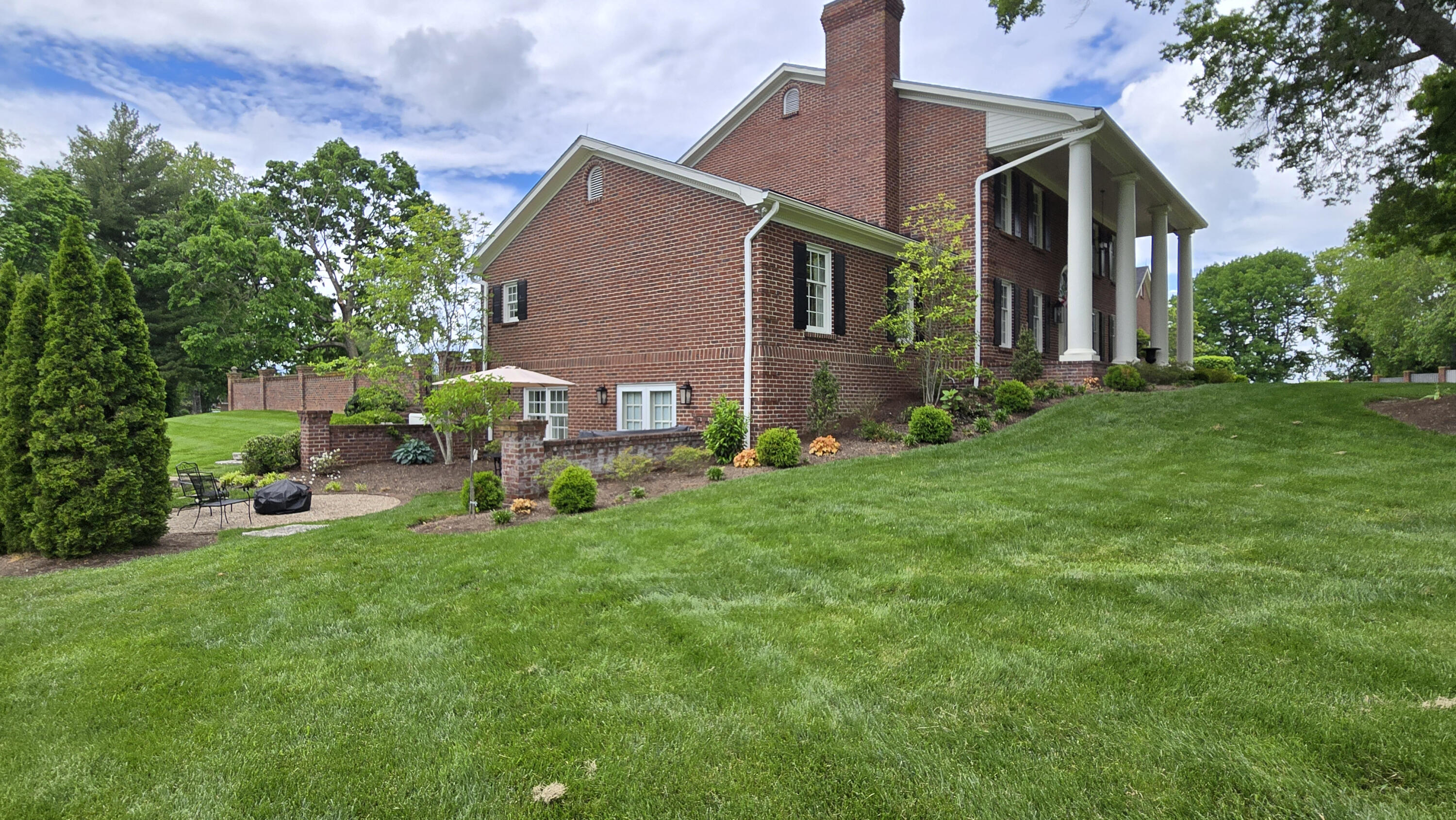 Lexington, Kentucky 40509, United States, 5 Bedrooms Bedrooms, ,6 BathroomsBathrooms,Residential,Pending,130221