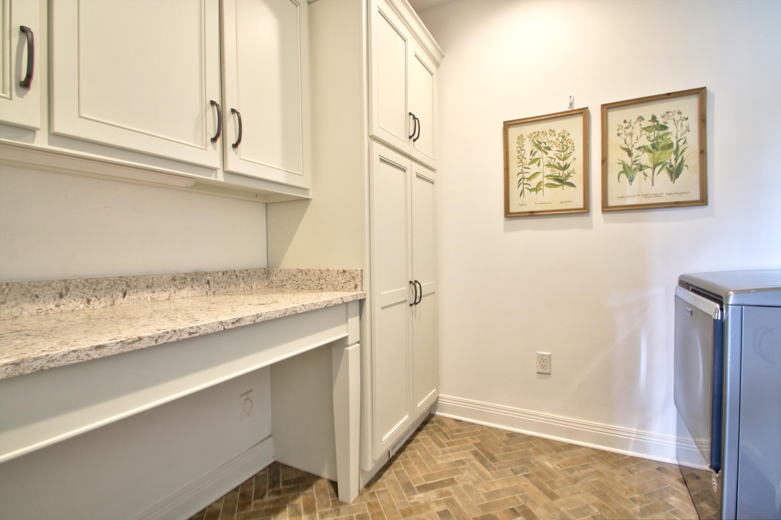 Lexington, Kentucky 40509, United States, 5 Bedrooms Bedrooms, ,6 BathroomsBathrooms,Residential,Pending,130221