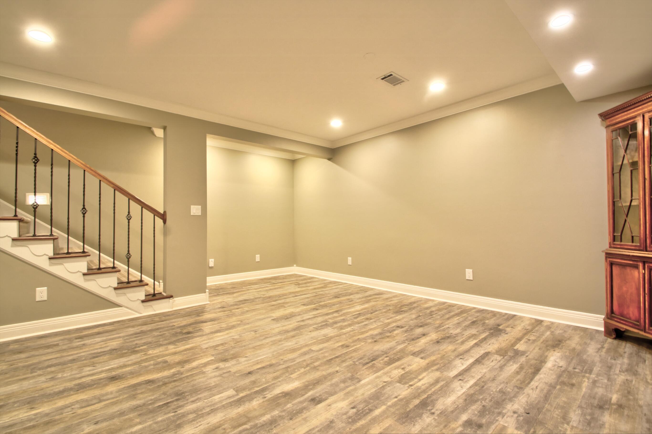 Lexington, Kentucky 40509, United States, 5 Bedrooms Bedrooms, ,6 BathroomsBathrooms,Residential,Pending,130221