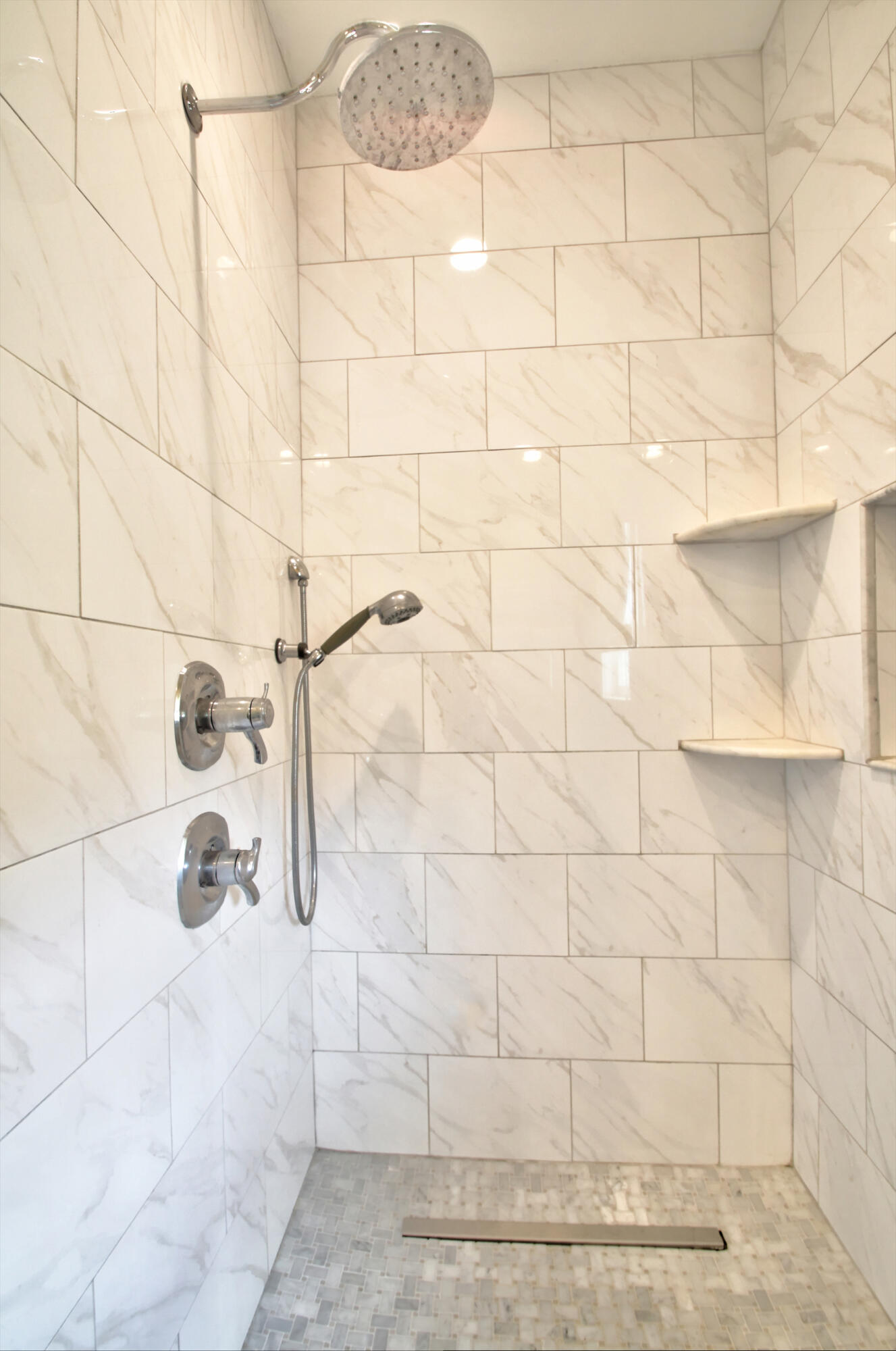 Lexington, Kentucky 40509, United States, 5 Bedrooms Bedrooms, ,6 BathroomsBathrooms,Residential,Pending,130221