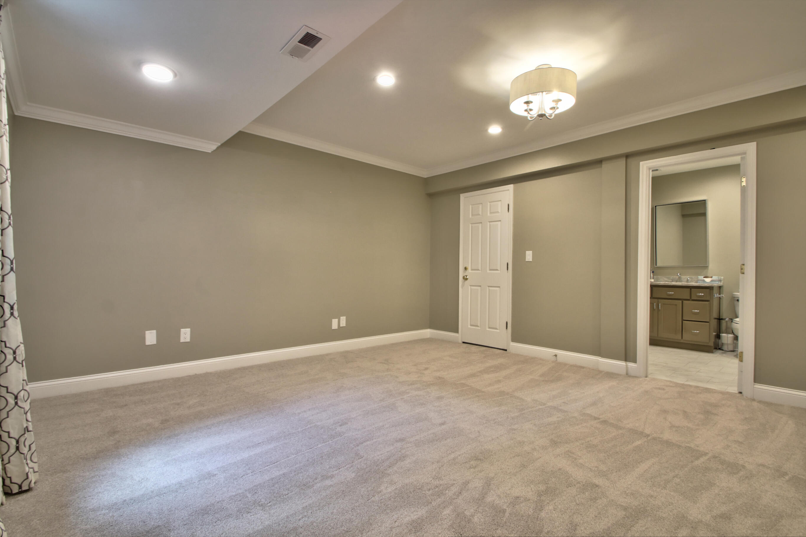 Lexington, Kentucky 40509, United States, 5 Bedrooms Bedrooms, ,6 BathroomsBathrooms,Residential,Pending,130221