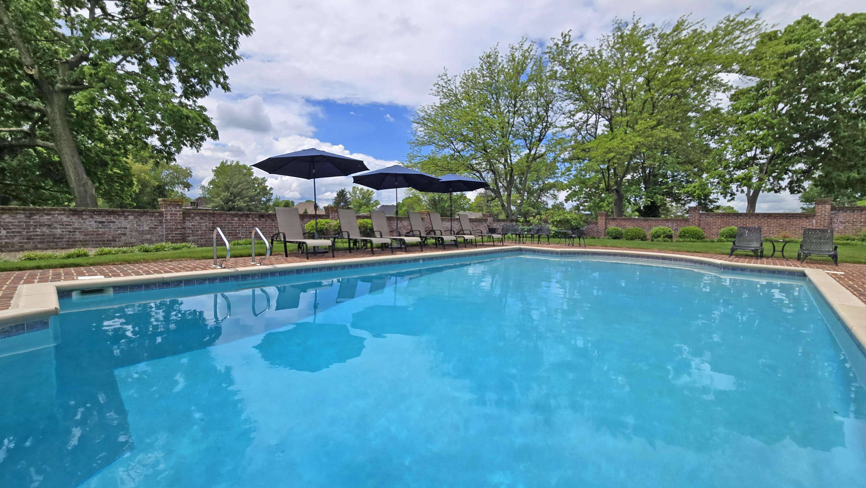 Lexington, Kentucky 40509, United States, 5 Bedrooms Bedrooms, ,6 BathroomsBathrooms,Residential,Pending,130221